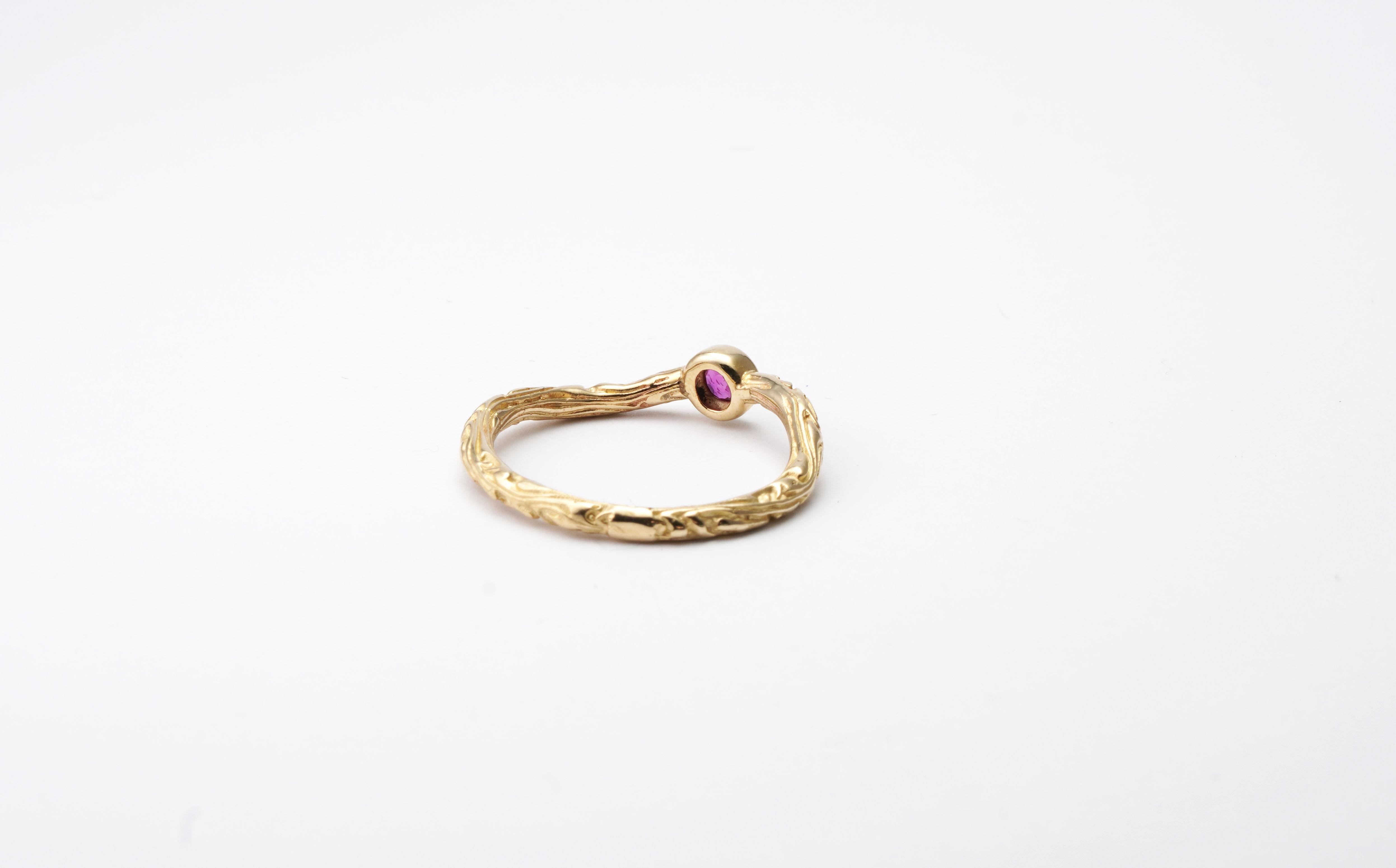 14 kt Yellow Gold Ruby Ring In New Condition For Sale In София, BG
