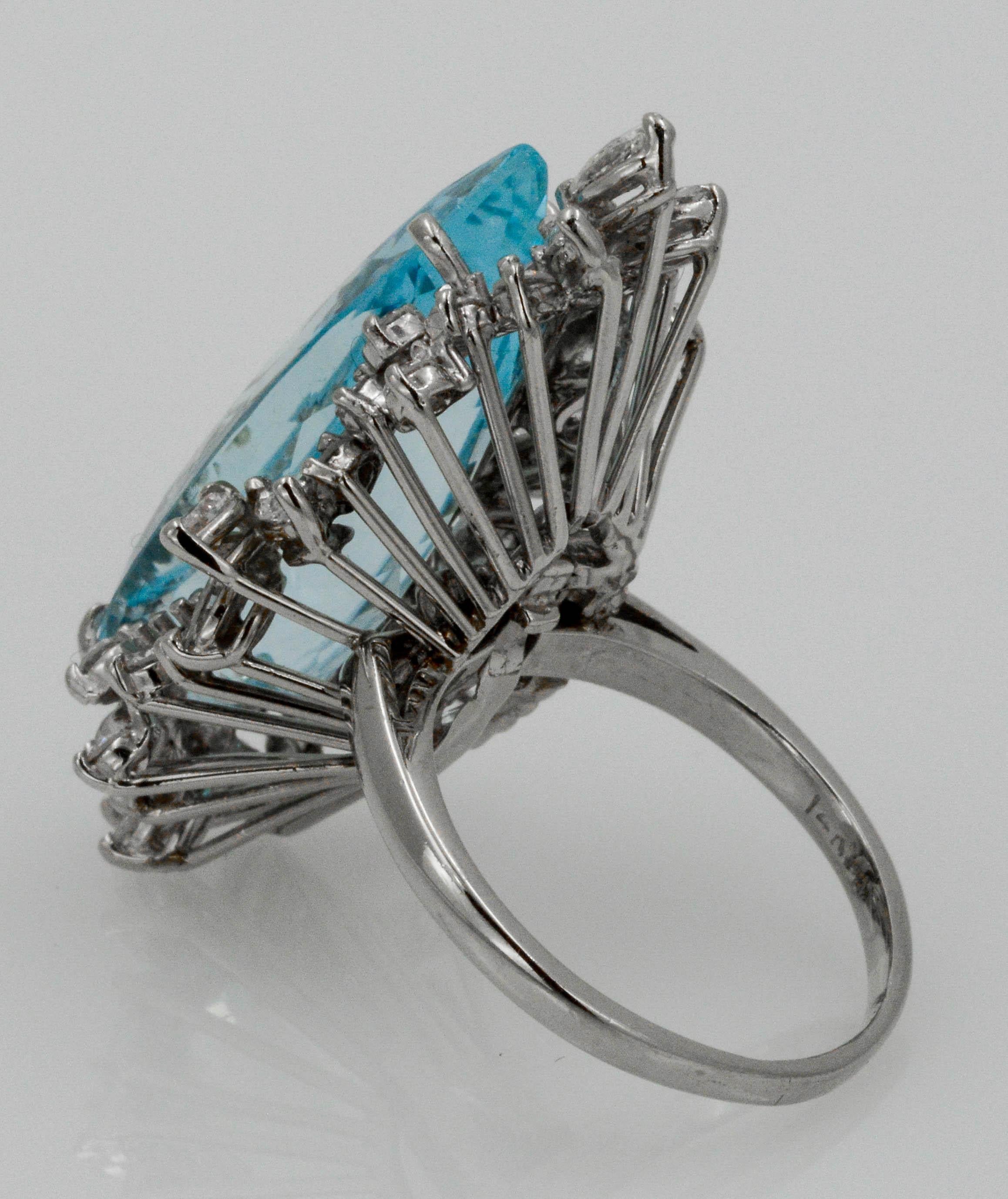 14 Karat White Gold 16.80 Carat Aquamarine and Diamonds Ring In Excellent Condition In Dallas, TX