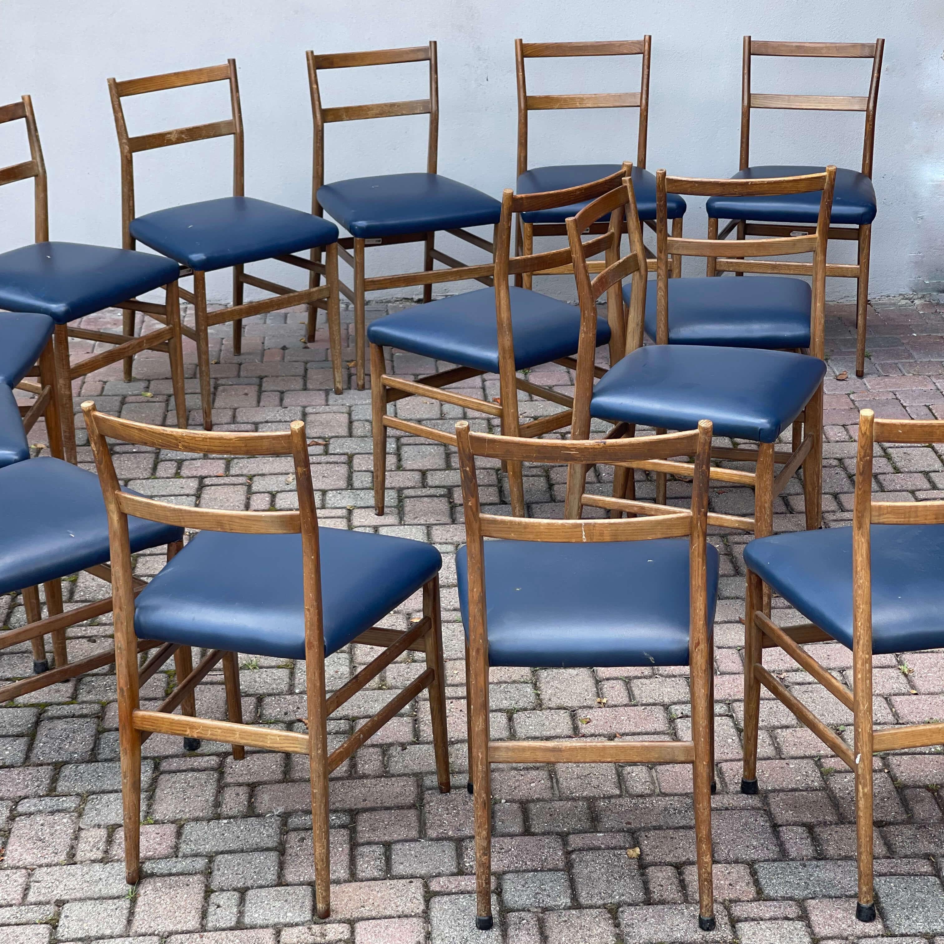 14 Mid Century Italian Dining Chairs, By Gio Ponti - Wood And Blue Leather -  For Sale 5