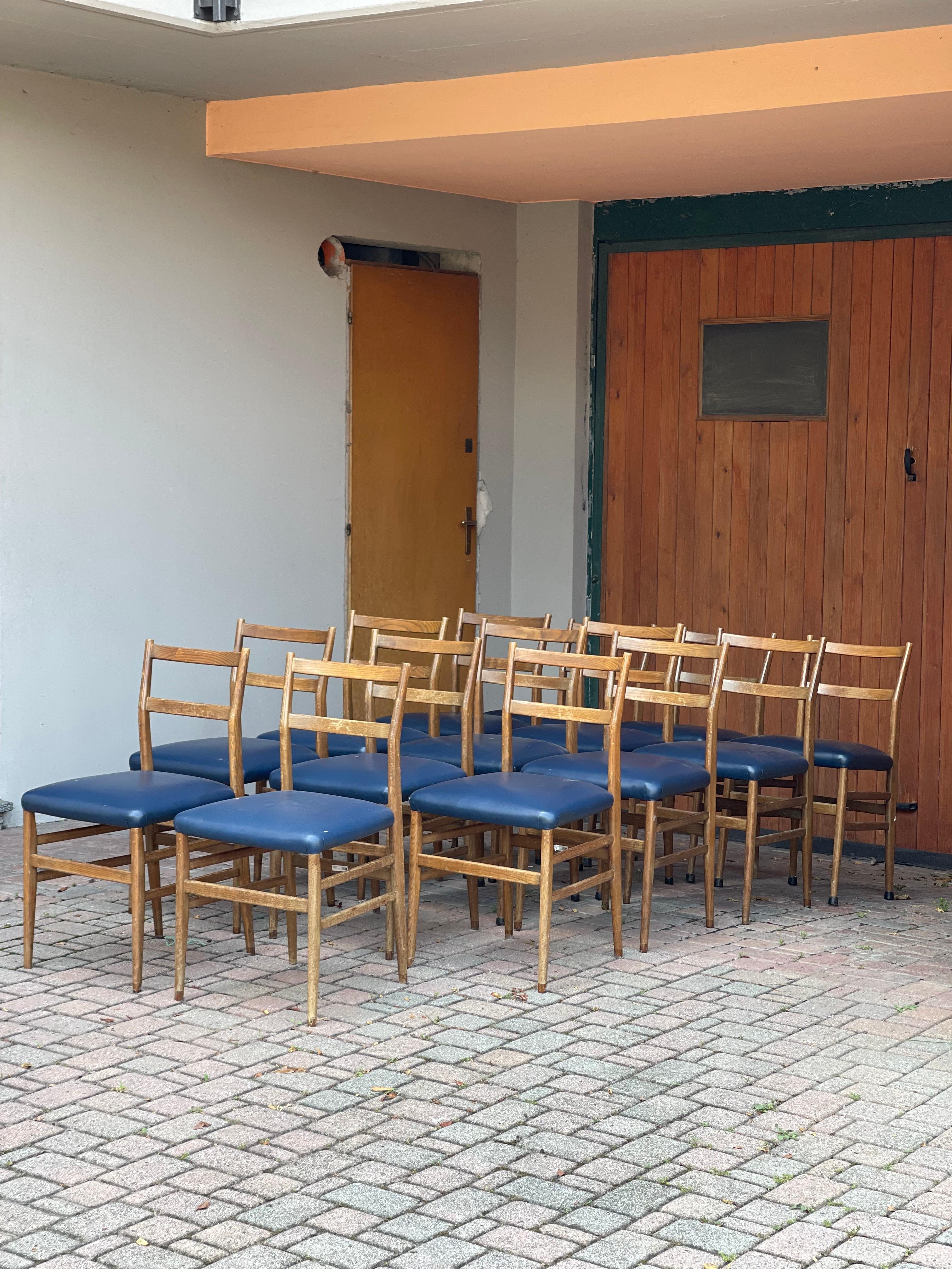 Italian 14 Leggera chairs by Gio Ponti - Wood And Blue Leather - Original Conditions  For Sale