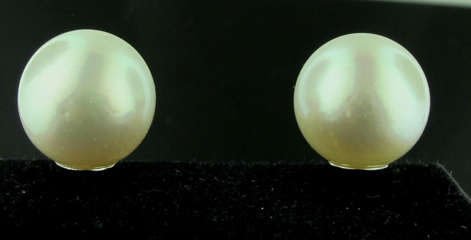 White South Sea Pearl Stud Earrings in 14 Karat White Gold In Excellent Condition In Palm Desert, CA