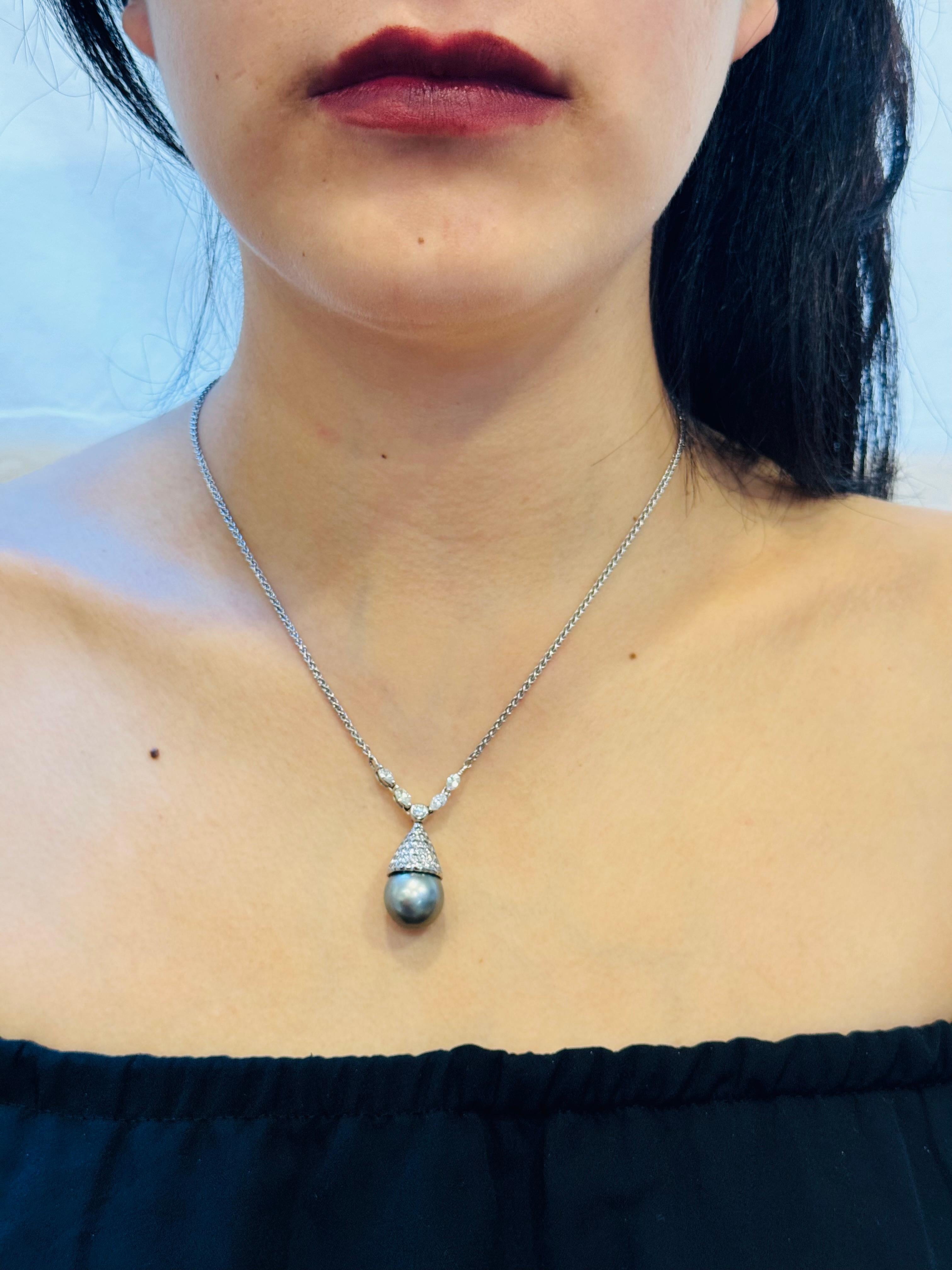 14 mm Black Round Tahitian Pearl & 2 Ct Diamond 14 Kt Gold  Pendant /Necklace For Sale 14