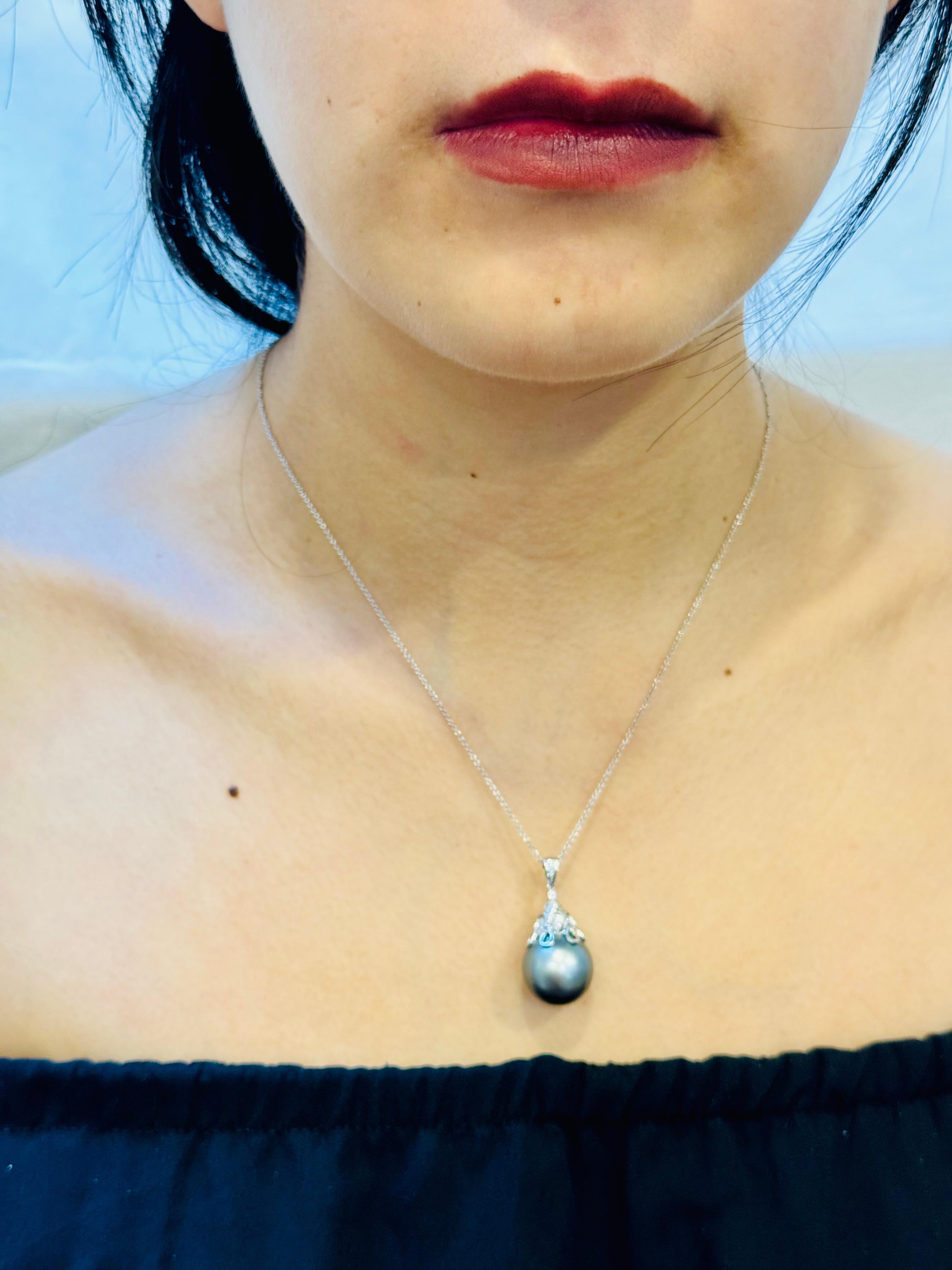 14 mm Black Round Tahitian Pearl & 2 Ct Diamond 14 Kt Gold  Pendant /Necklace For Sale 15