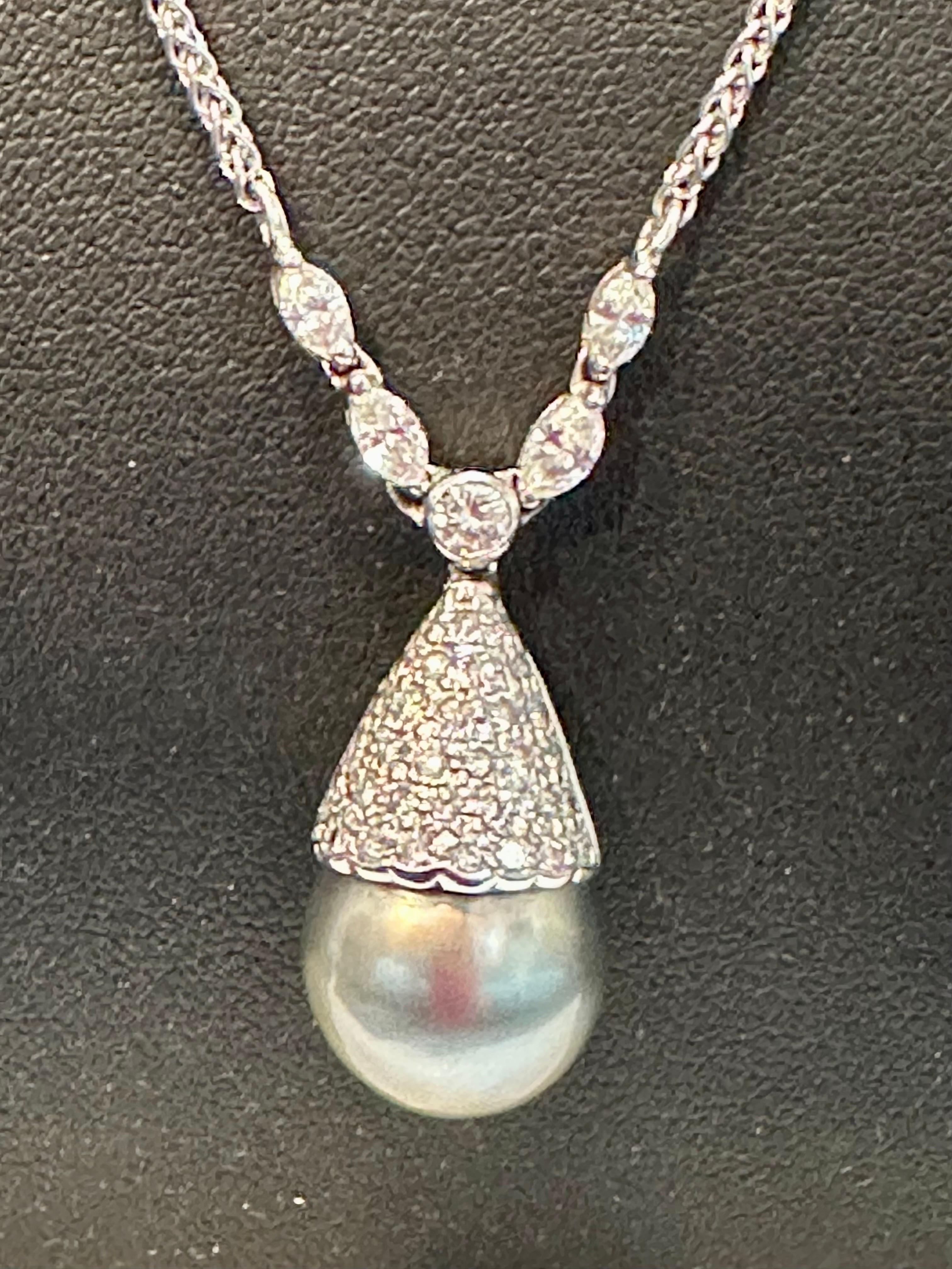 Perla nera rotonda di Tahiti da 14 mm e diamante da 2 carati in oro 14 Kt  Ciondolo / Collana in vendita 1