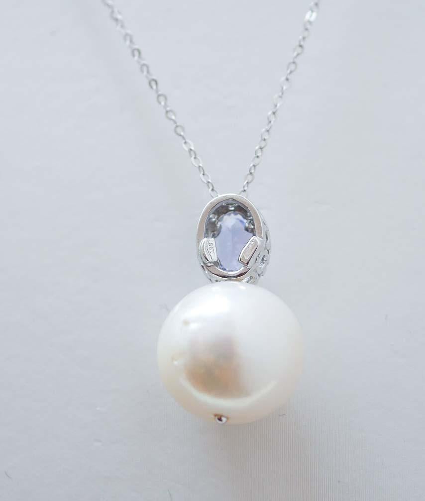 14 Mm Perle, Tansanit, Diamanten, 14 Karat Weißgold Anhänger. (Gemischter Schliff) im Angebot