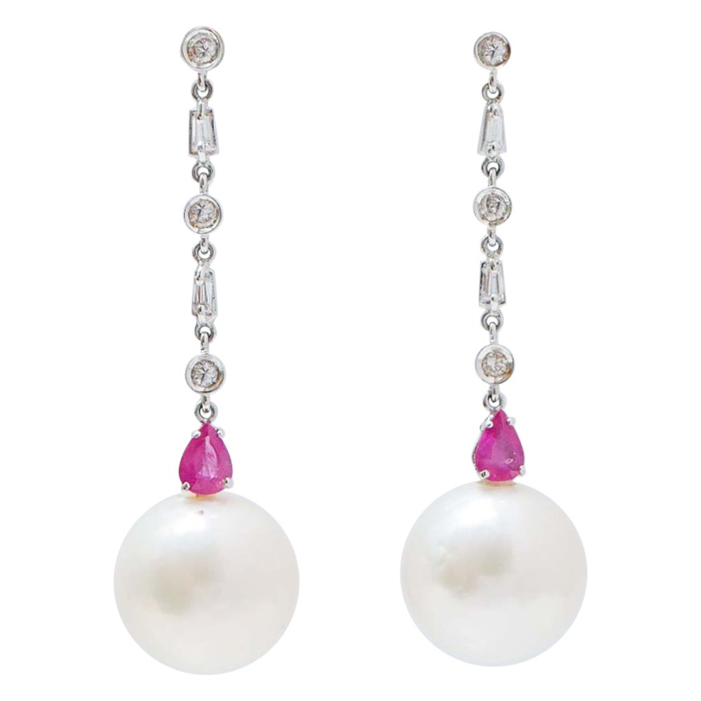 Orecchini da 14 mm con perle, rubini, diamanti, oro bianco 14 carati.