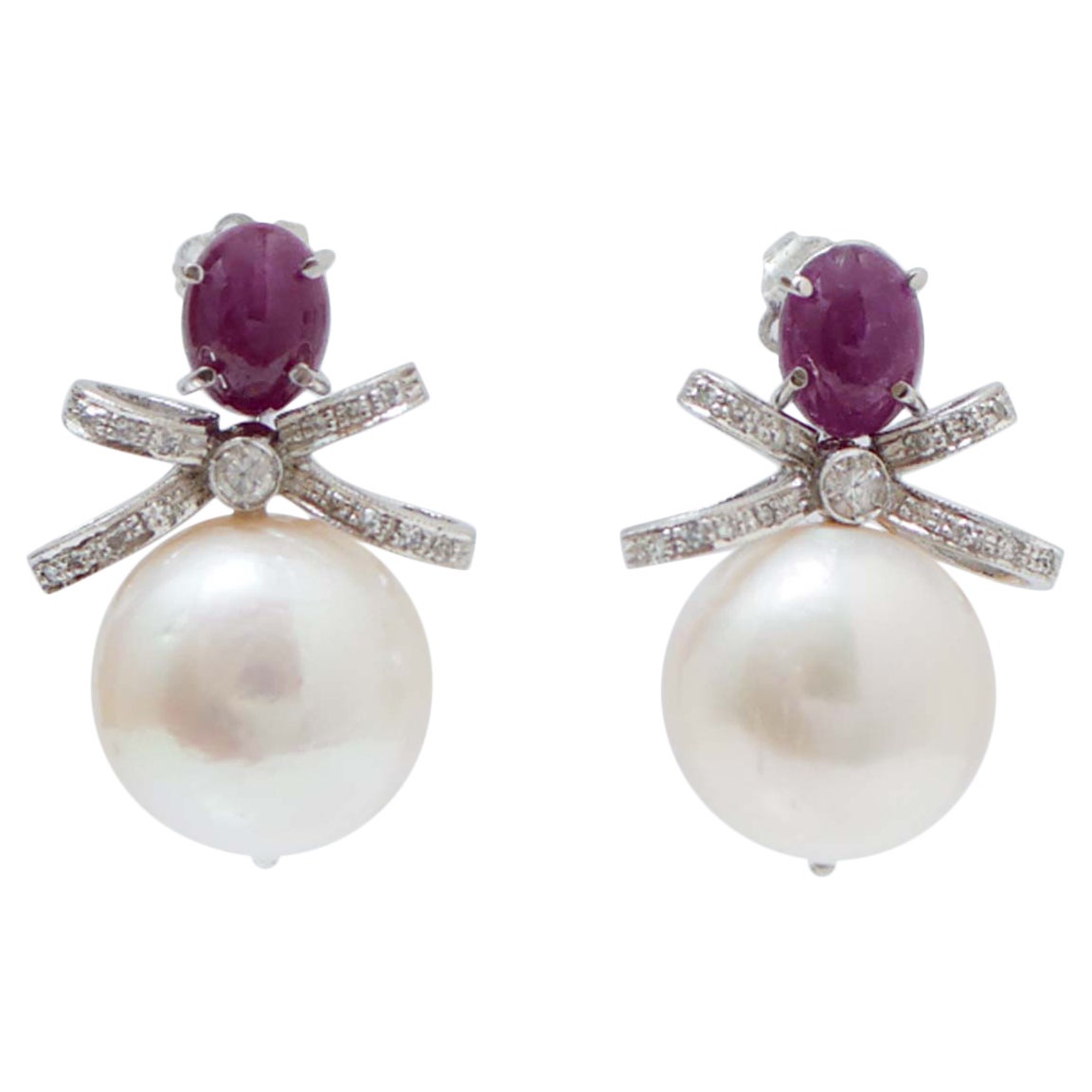 Orecchini da 14 mm con perle, rubini, diamanti e platino