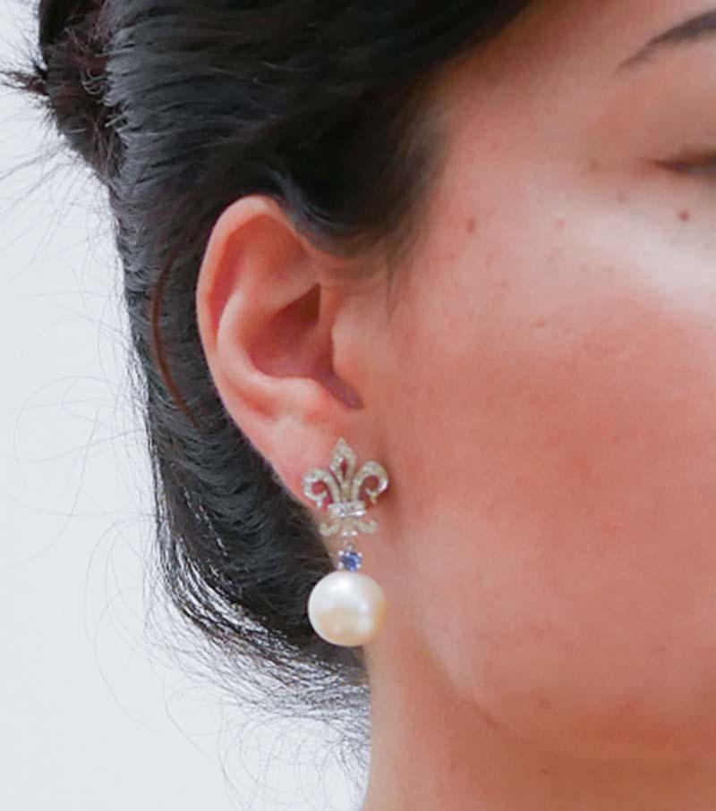 14 Mm Pearls, Sapphires, Diamonds, 14 Karat White Gold Earrings. In Good Condition For Sale In Marcianise, Marcianise (CE)