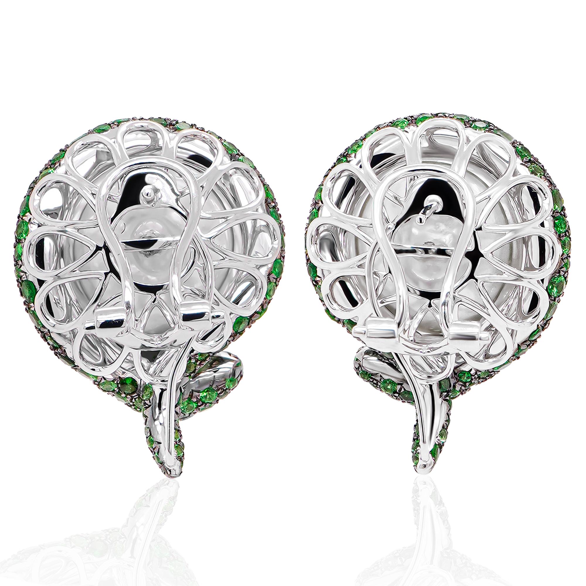 Art Nouveau 14 MM Perla dei mari del sud avvolta in tsavorite Orecchino di design a serpente 18 carati in vendita