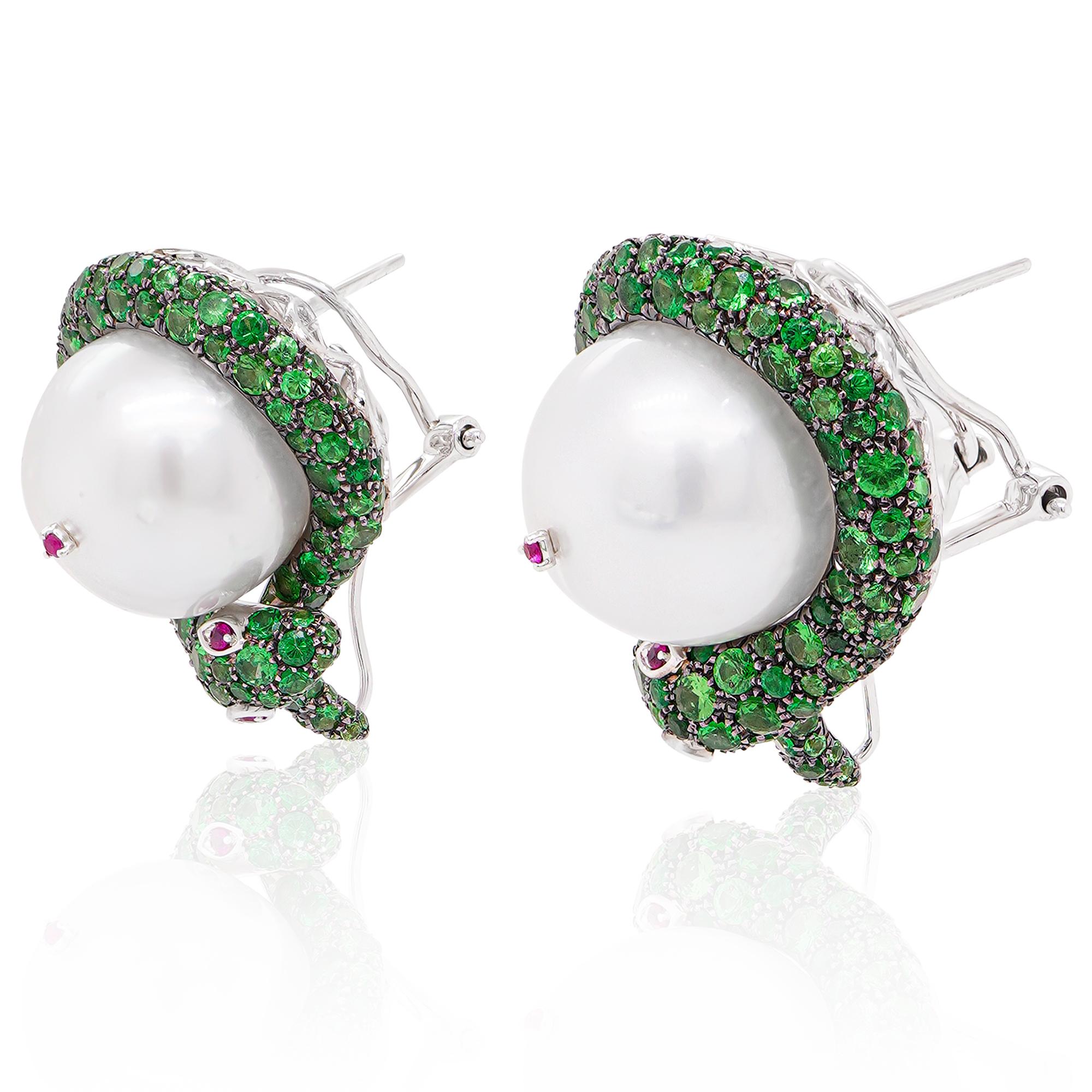 Taglio rotondo 14 MM Perla dei mari del sud avvolta in tsavorite Orecchino di design a serpente 18 carati in vendita