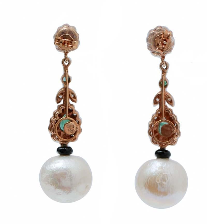 Rétro Orecchini da 14 mm con perle bianche, smeraldi, diamanti, onice, oro rosa e argento. in vendita