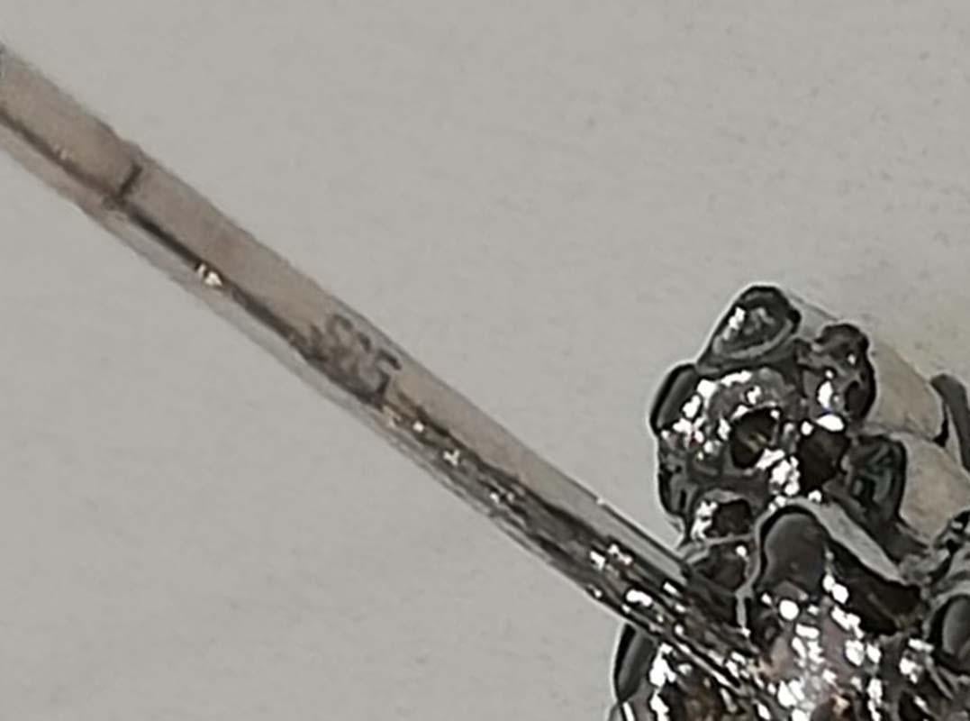 De las mujeres Pendientes de perlas blancas de 14 mm, rubíes, diamantes y oro blanco de 14 quilates. en venta