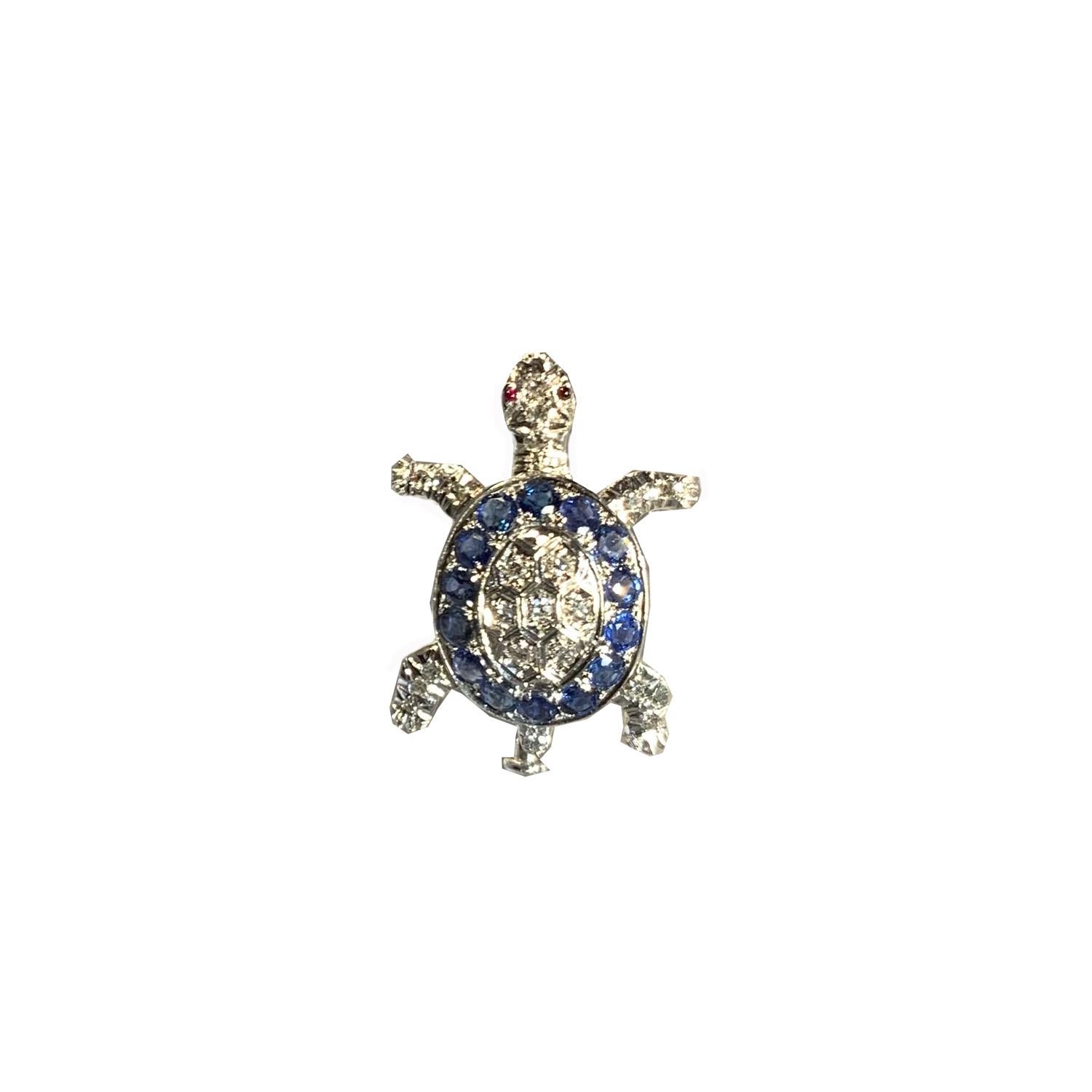 Exquisite handcrafted turtle brooch set with 14 natural beautiful Sapphires, 