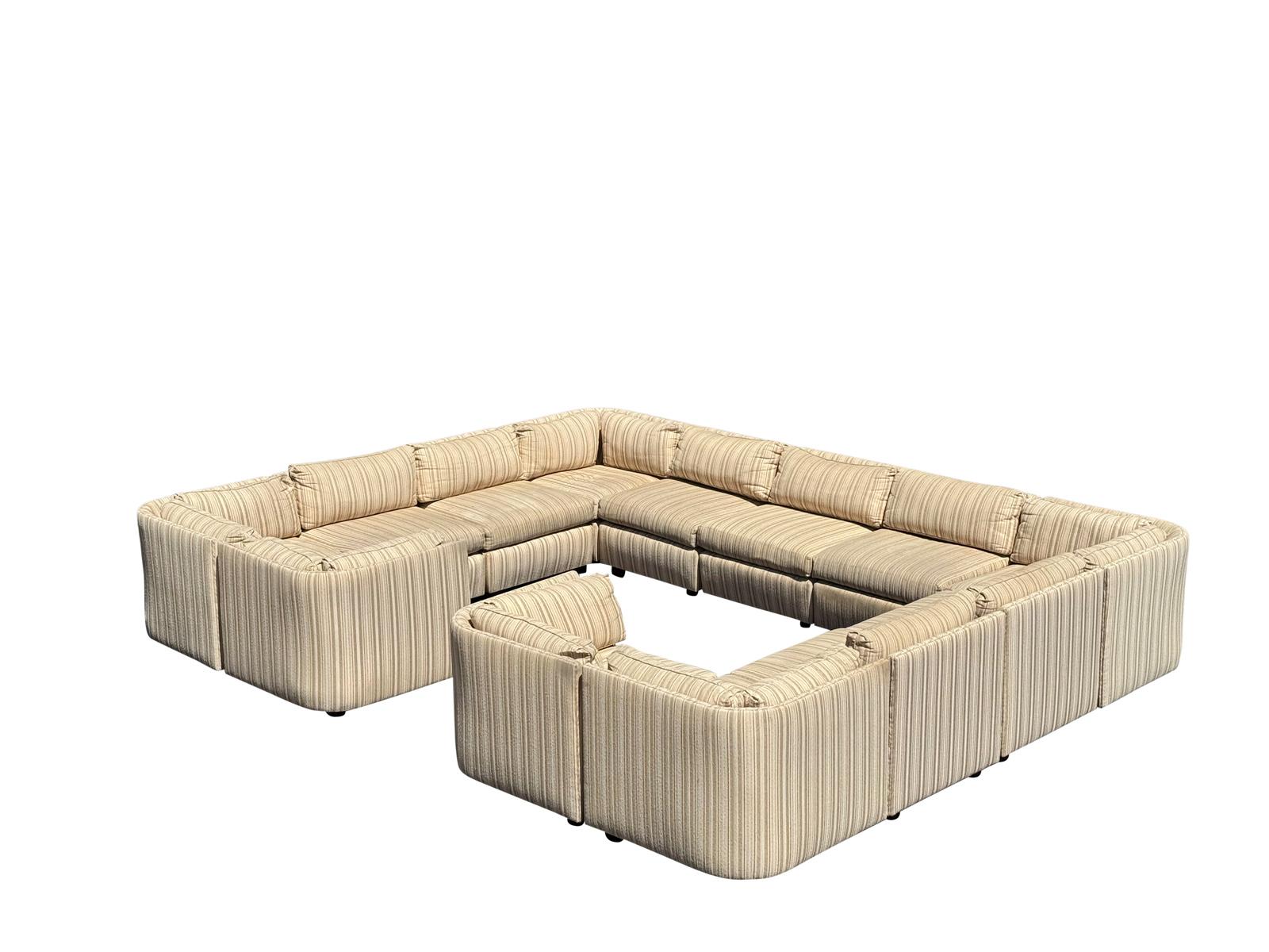 Mid-Century Modern 14 Piece Cubed Modular Curved Pit Sofa Circa 1980s For Sale