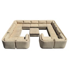 14 Pieces Modulares gewölbtes Grubensofa CIRCA 1980s