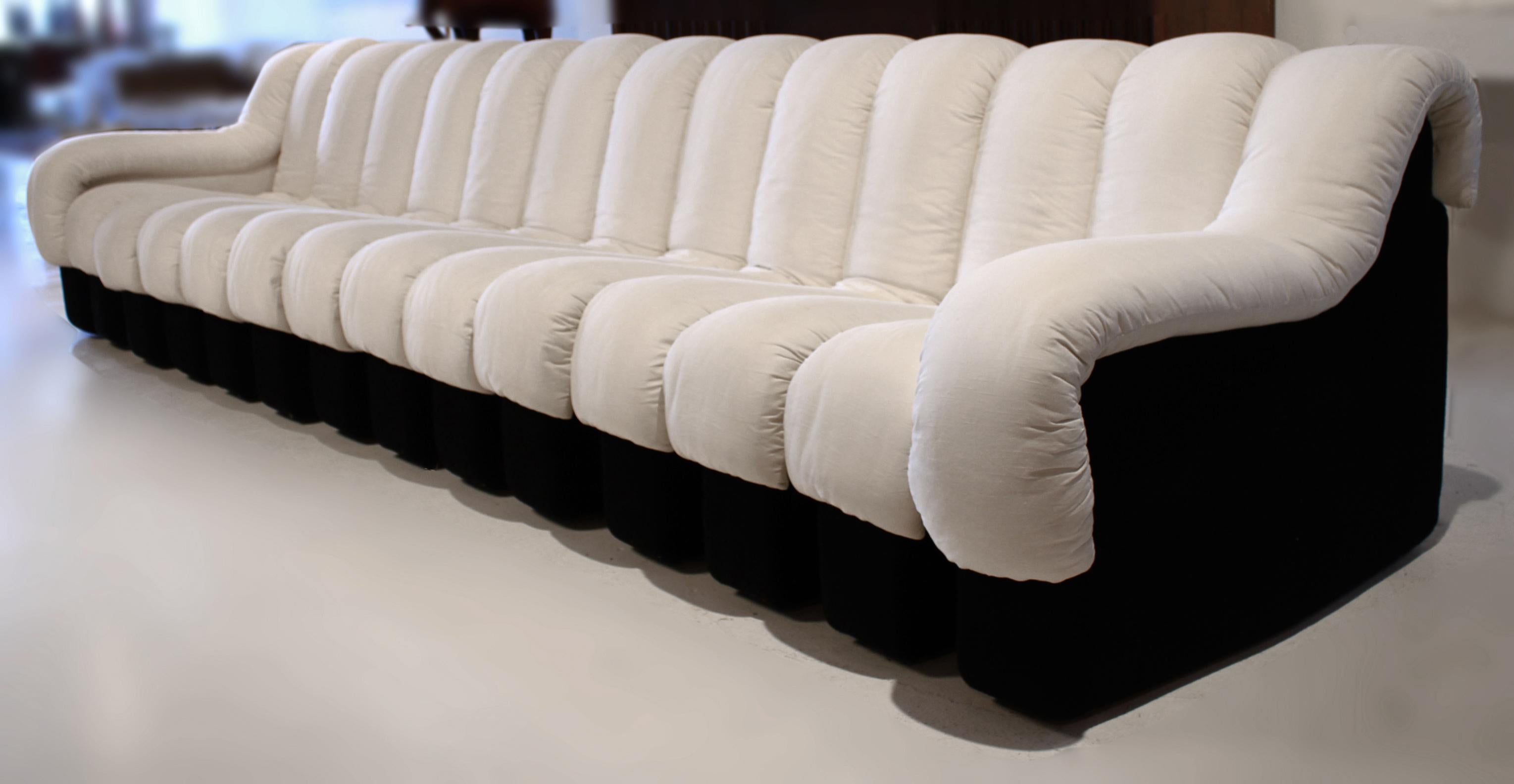 14 Piece De Sede DS-600 'Non-Stop' Tatzelwurm Sectional Sofa in Cotton Canvas In Good Condition In Dallas, TX