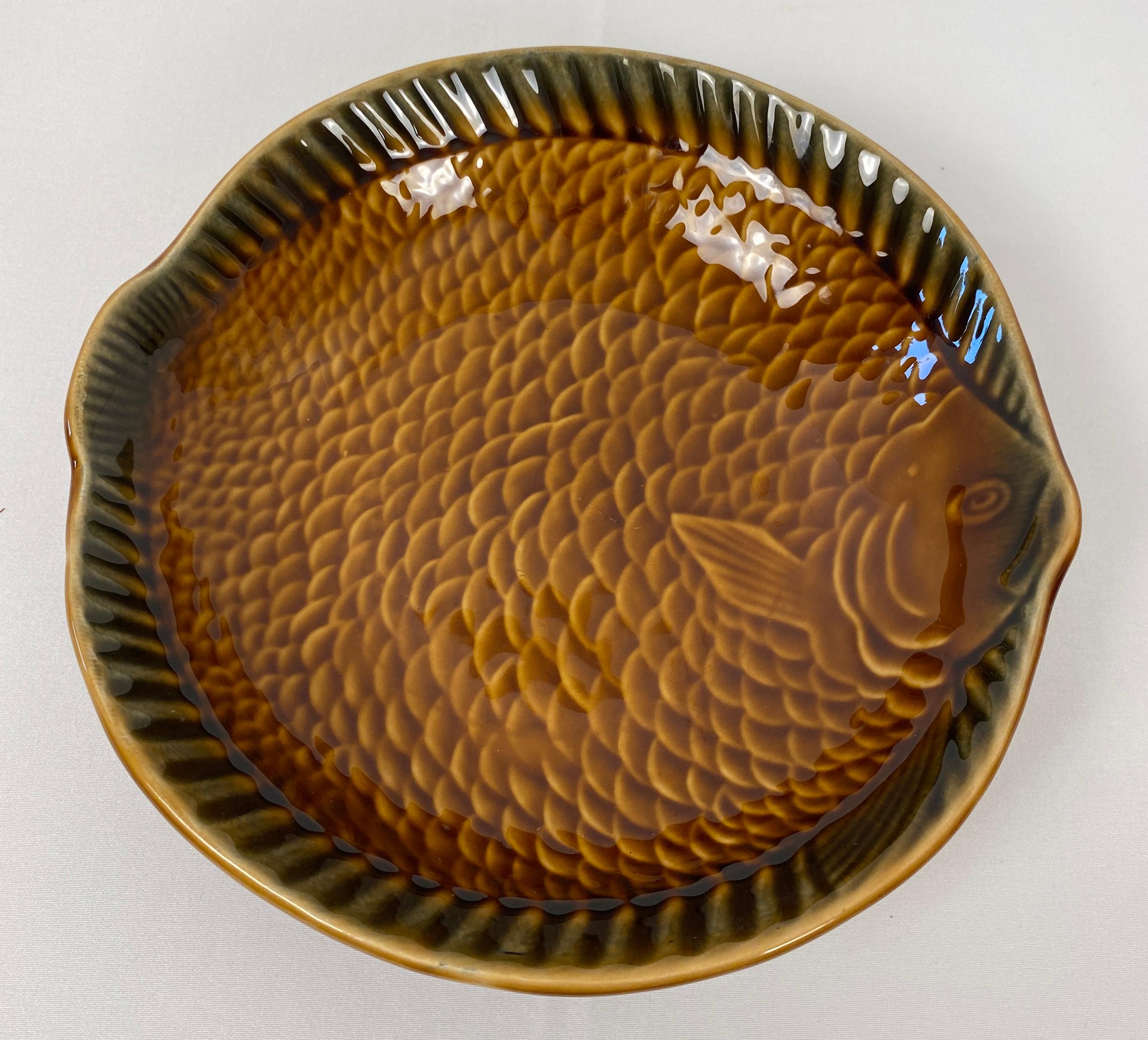 Mid-Century Modern 14 Piece Sarreguemines Majolica Fish Plates, Bowls, Soup Tureen and Sauce Boat For Sale