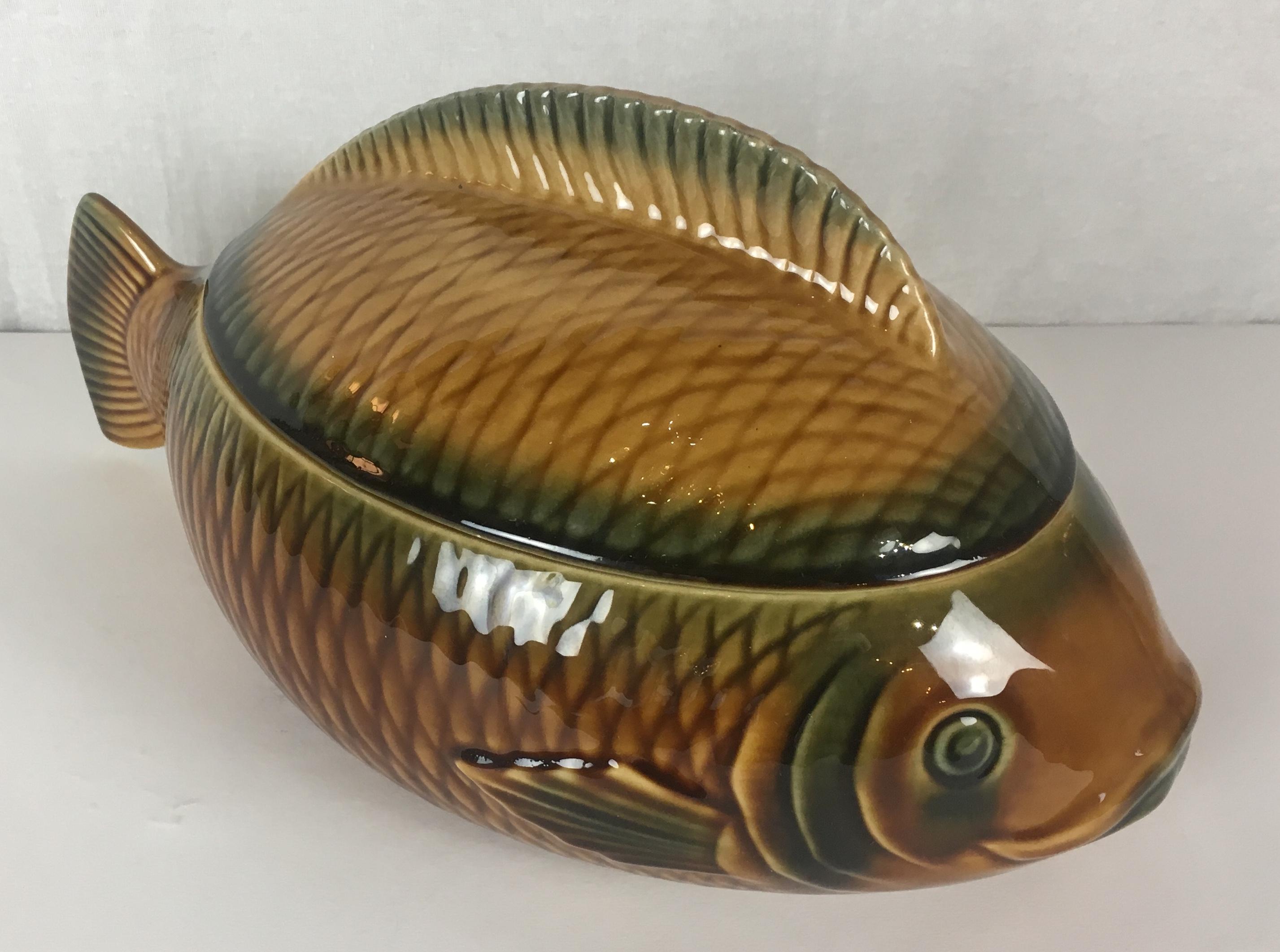 Ceramic 14 Piece Sarreguemines Majolica Fish Plates, Bowls, Soup Tureen and Sauce Boat For Sale