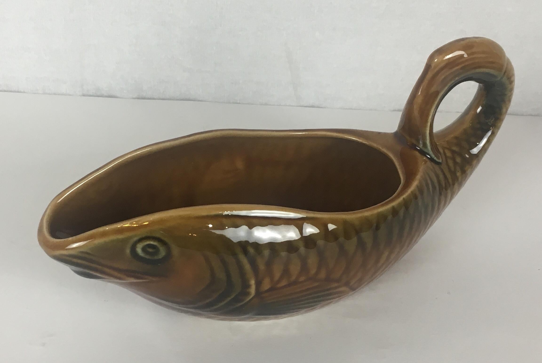 14 Piece Sarreguemines Majolica Fish Plates, Bowls, Soup Tureen and Sauce Boat For Sale 1