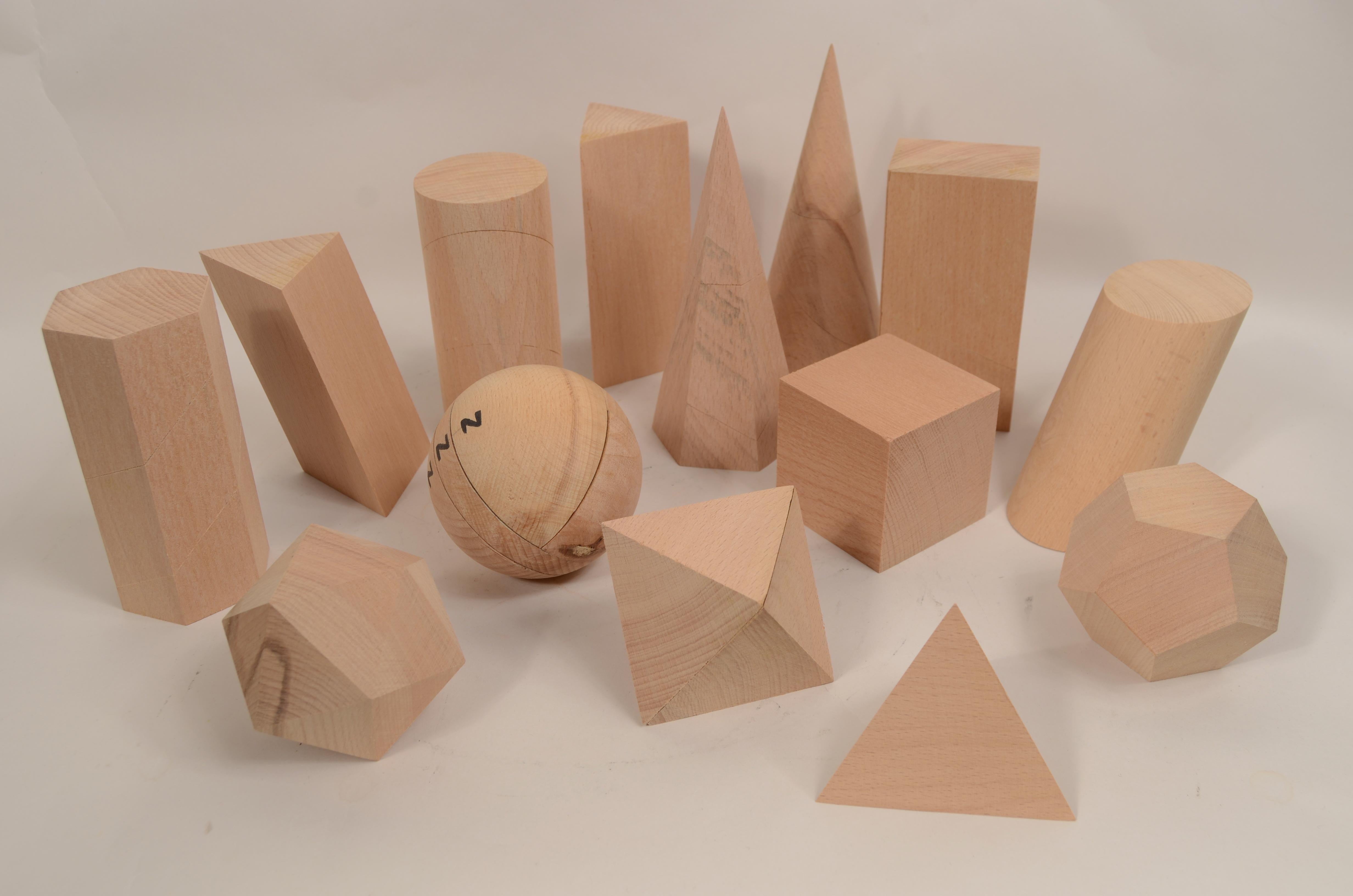 Box containing 14 detachable geometric solids made of oak wood, height 12 cm, housed in their original wooden box. Produced for educational purposes for schools by Antonio Vallardi editore in 1963. Never used. Box size cm36x28x10 - inches