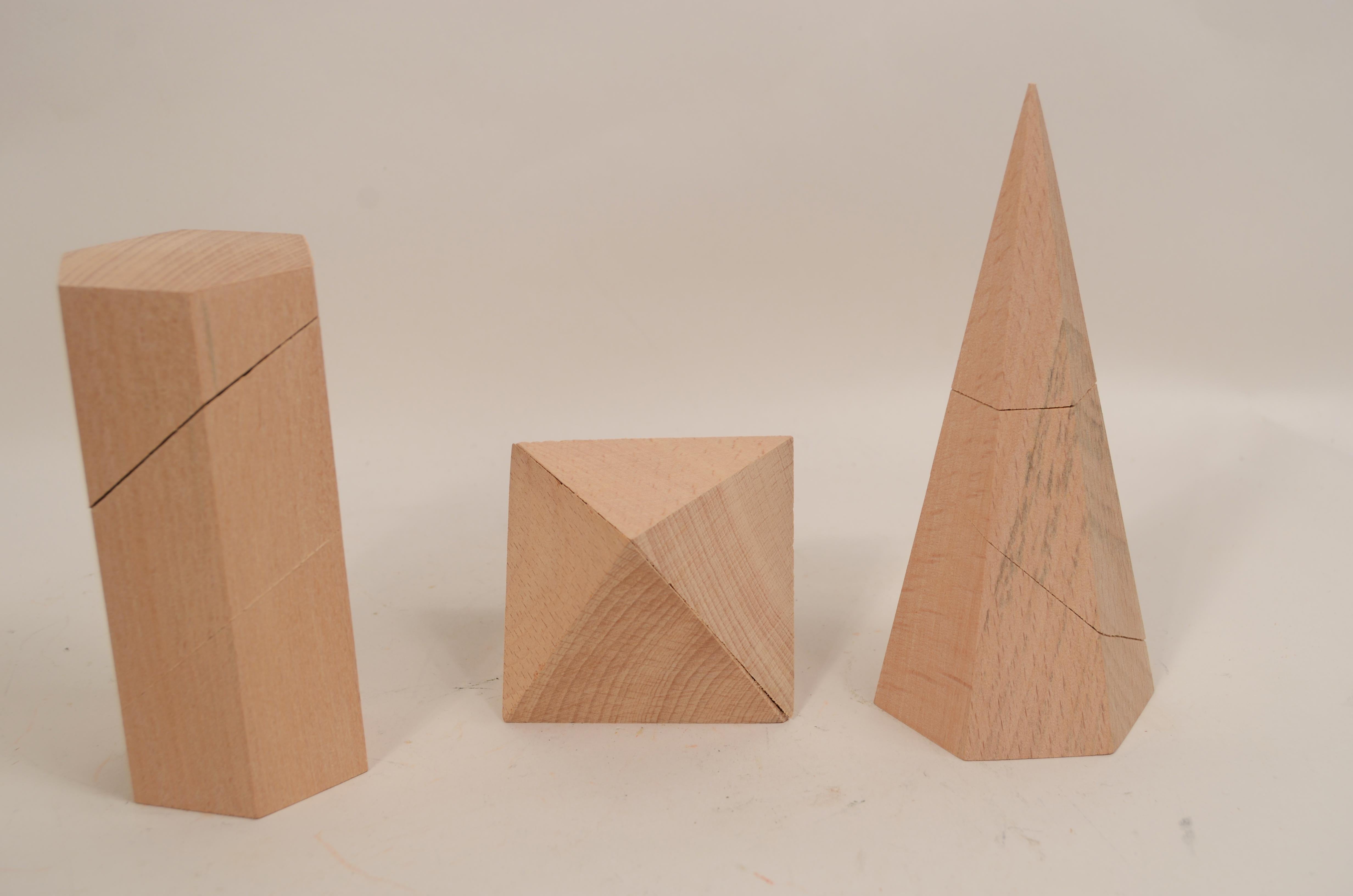 Wood 14 demountable geometric solids in oak height inch 4.8 1960 Vallardi Milan For Sale