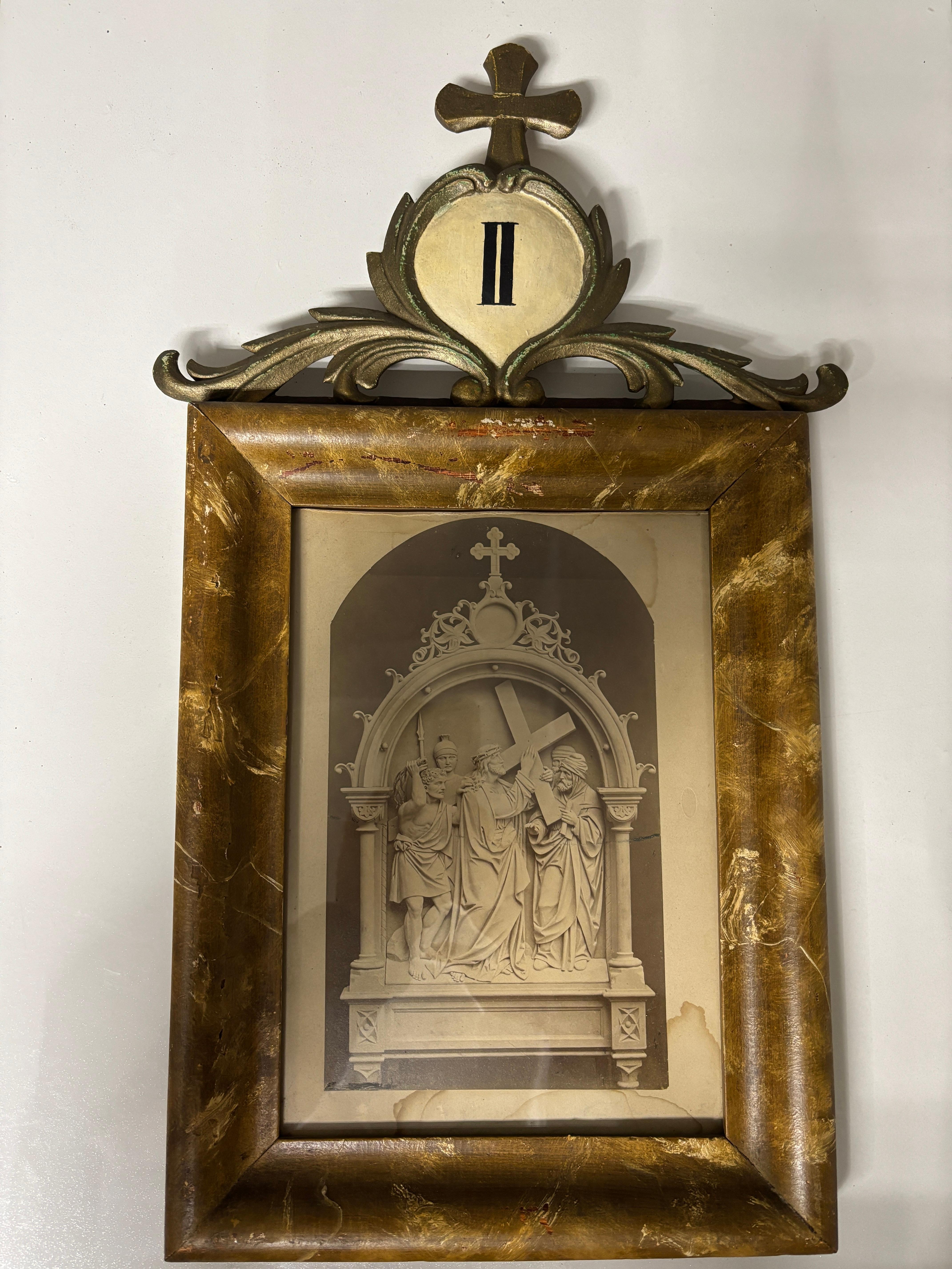 14 stazioni della Via Crucis, 1900 circa, Italia Florentine Litografia Croce in legno intagliato 3
