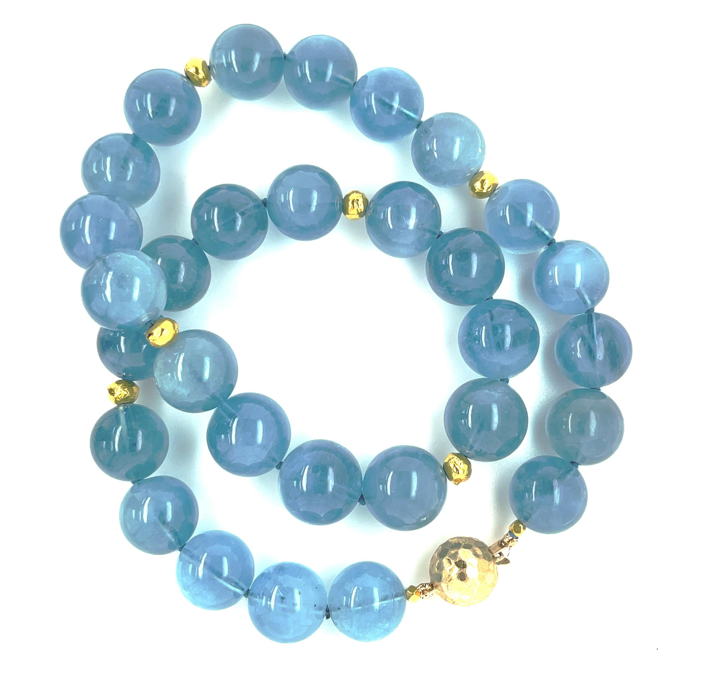 14 to 15mm Round Aquamarine Bead Necklace with Yellow Gold Accents, 18.5 Inches In New Condition For Sale In Los Angeles, CA