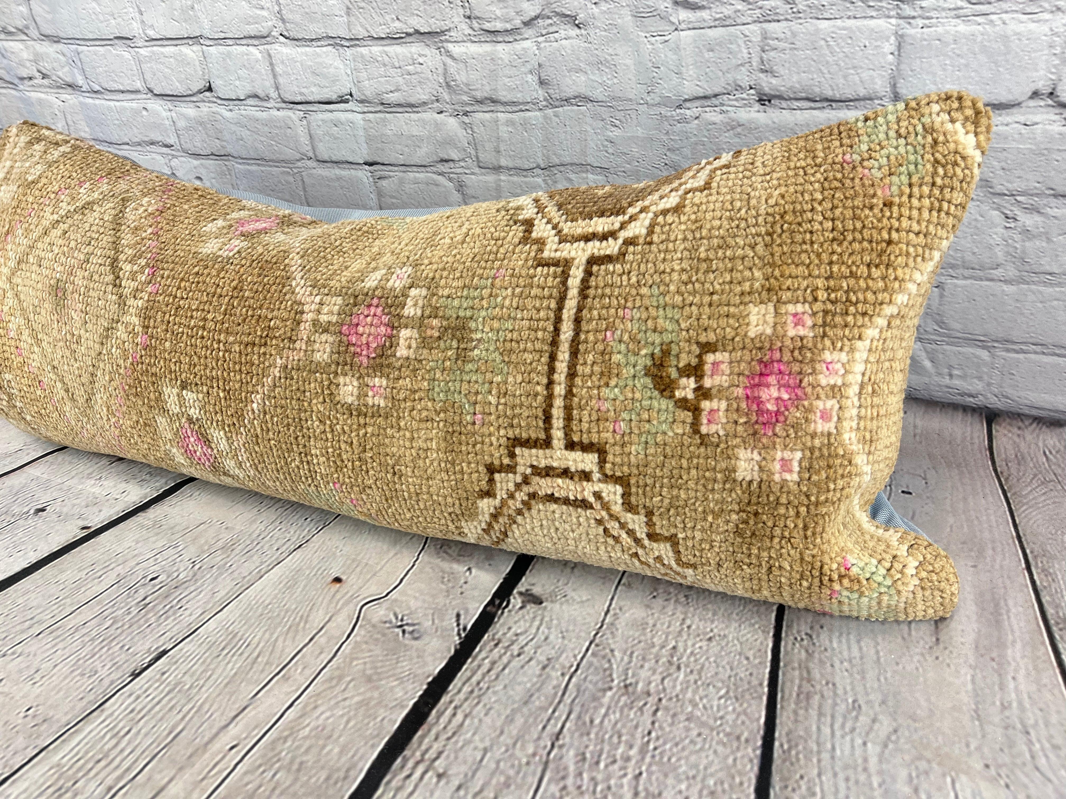 14 x 35 Lumbal Kilim Rug Dream Sanctuary Turkish Pillow Cushion Cover #7602 Verbessern Sie Ihr Zuhause mit unserem Lumbal Rug Pillow Turkish Rug Cushion. Dieser exquisite, sorgfältig handgewebte Kissenbezug bringt einen Hauch von Eleganz und