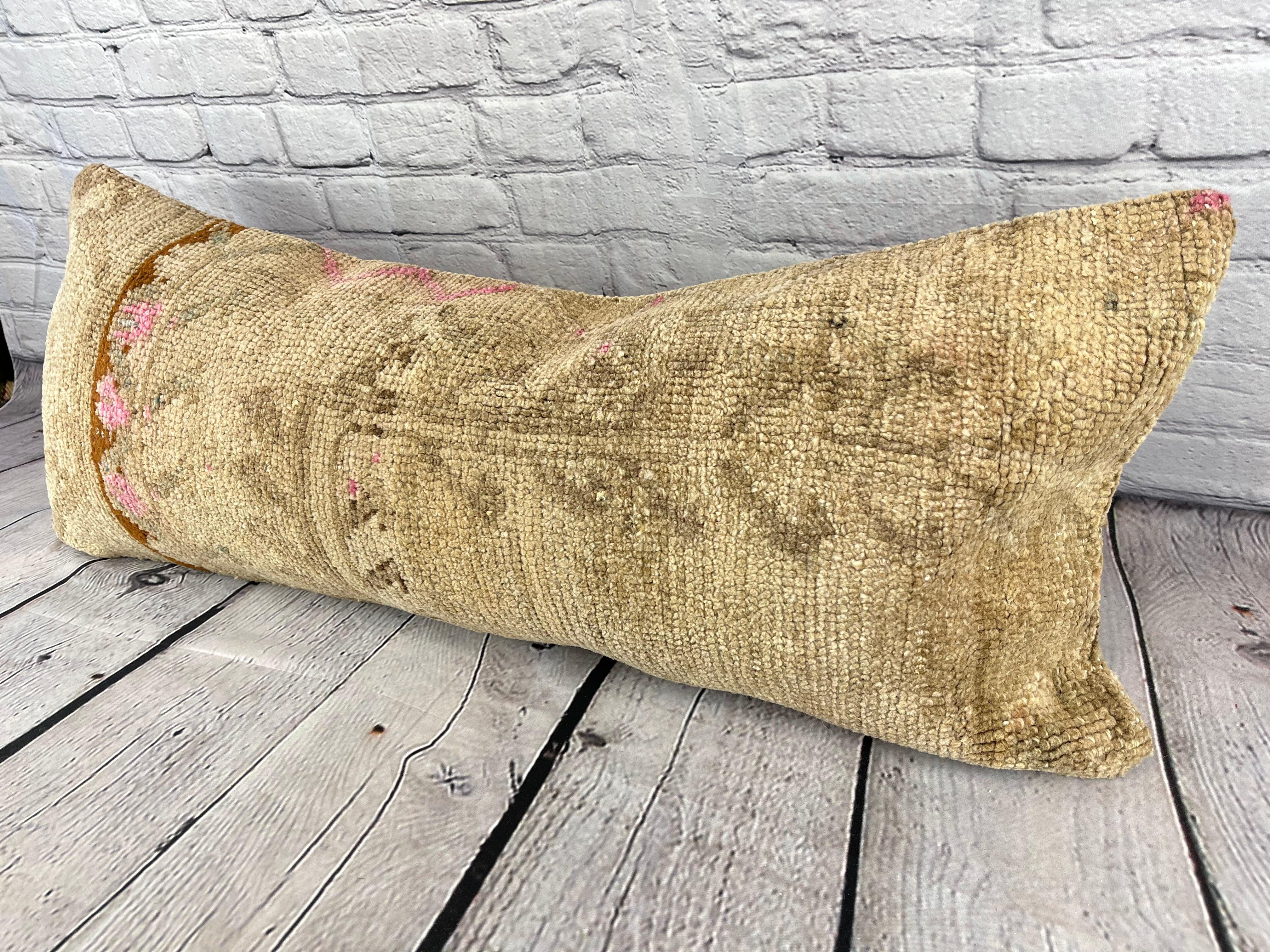 14 x 35 Lumbar Kilim Rug Majesty Oasis Turkish Pillow Cushion Cover #7830 Améliorez votre décoration intérieure avec notre Lumbar Rug Pillow Turkish Rug Cushion. Cette exquise housse de coussin, méticuleusement tissée à la main, apporte une touche