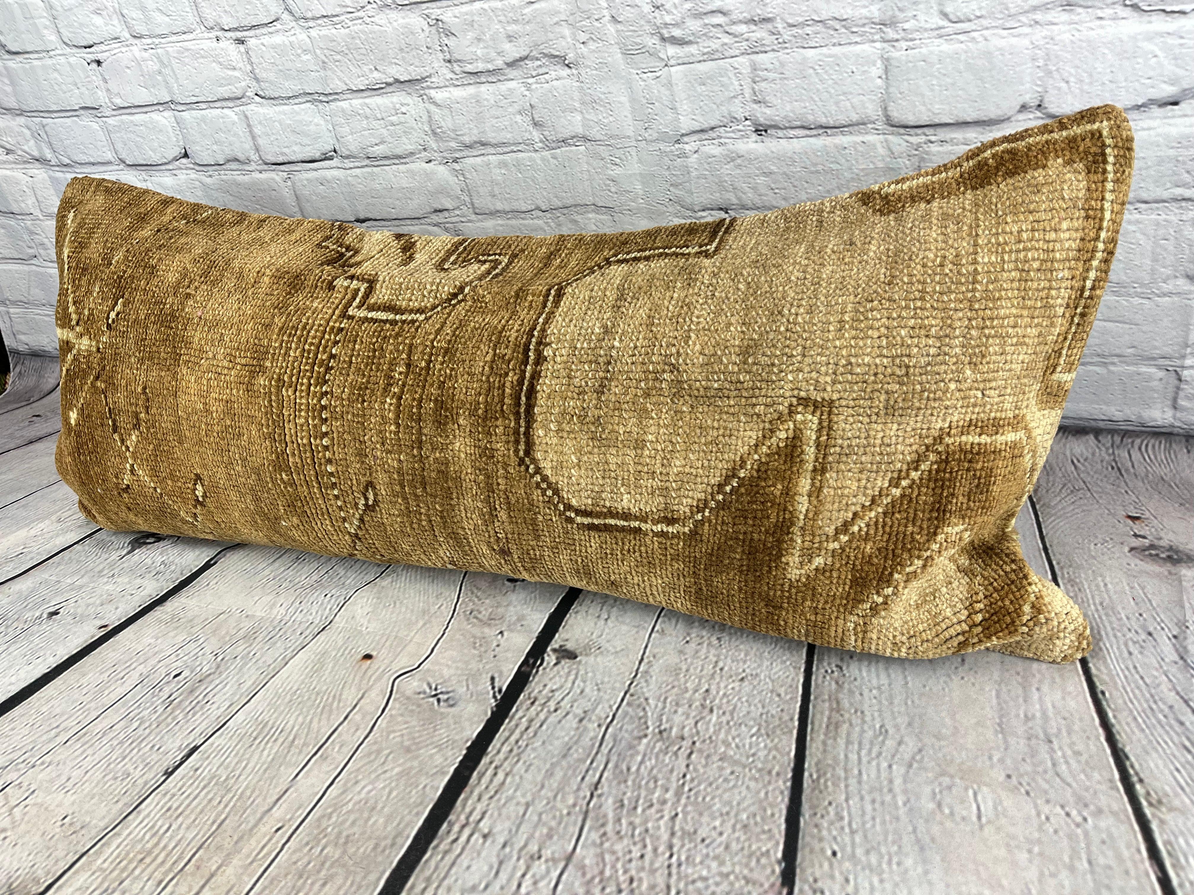 14 x 35 Lumbar Rug Pillow Byzantine Elegance Turkish Pillow Cushion Cover #7811 Verschönern Sie Ihr Zuhause mit unserem Lumbar Rug Pillow Turkish Rug Cushion. Dieser exquisite, sorgfältig handgewebte Kissenbezug bringt einen Hauch von Eleganz und