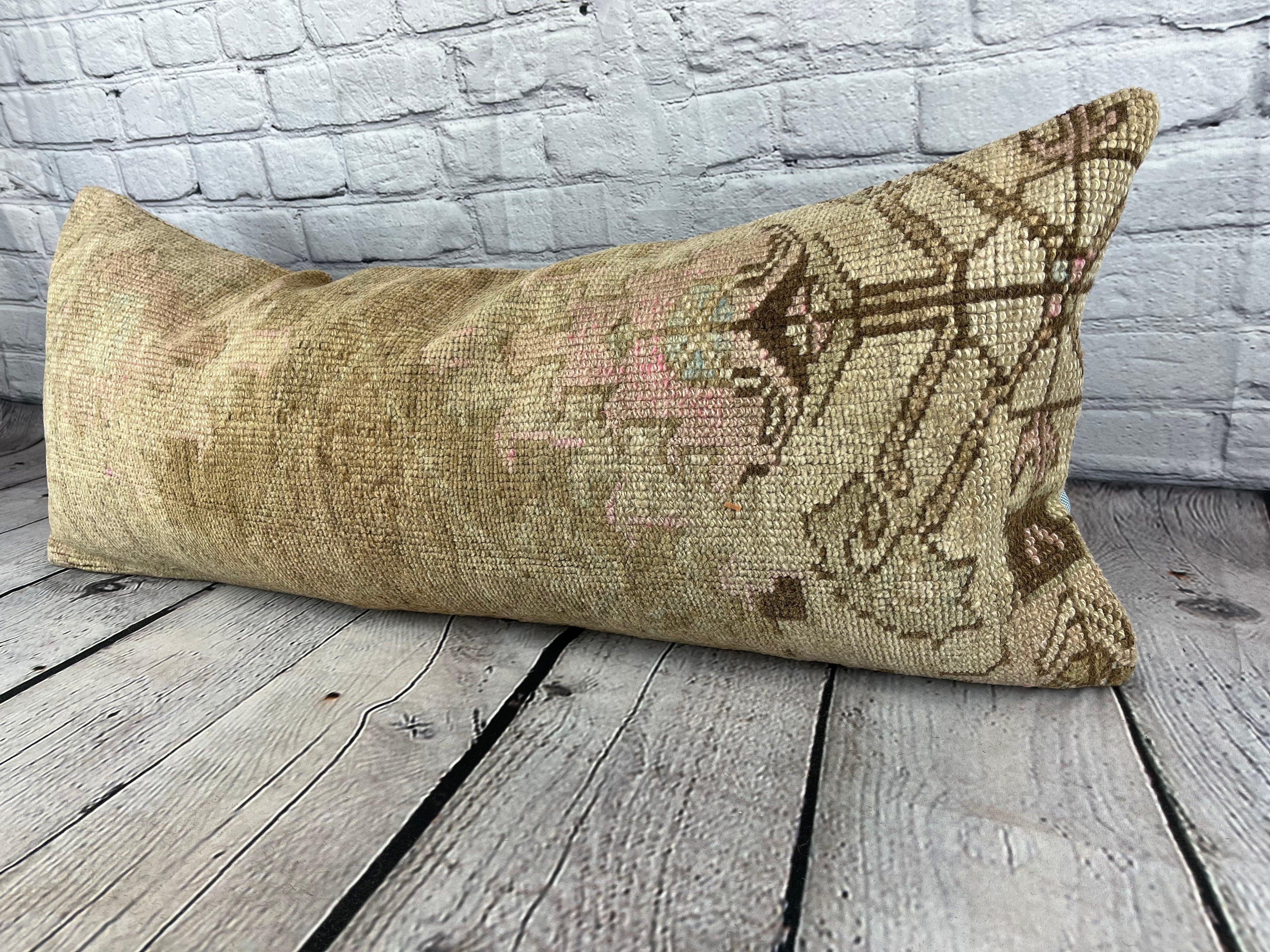 14 x 35 Lumbar Rug Pillow Ottoman Majesty Turkish Pillow Cushion Cover #7582 Améliorez votre décoration intérieure avec notre Lumbar Rug Pillow Turkish Rug Cushion. Cette exquise housse de coussin, méticuleusement tissée à la main, apporte une