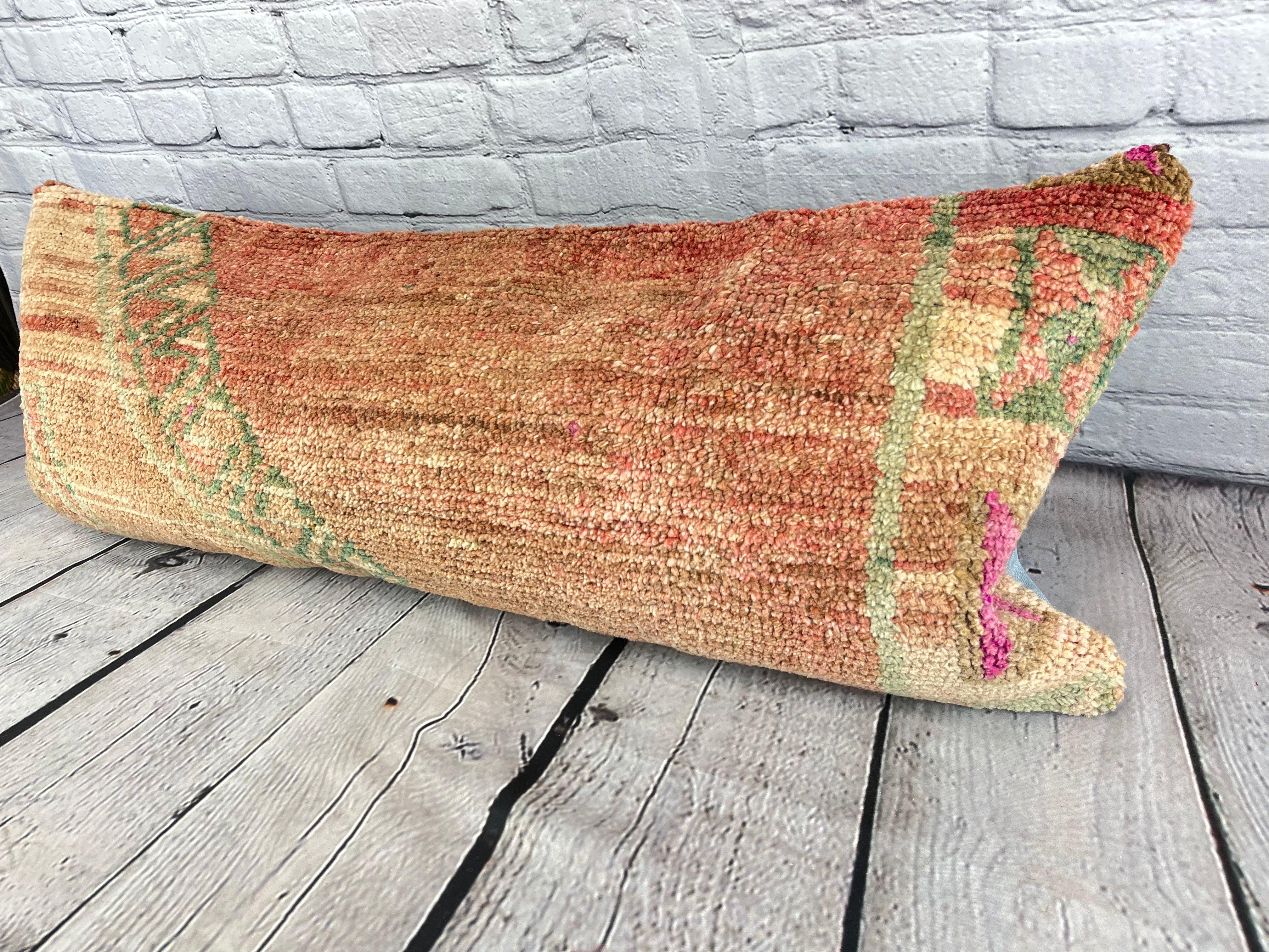 14 x 35 Lumbar Rug Pillow Turkish Radiance Turkish Pillow Cushion Cover #7587 Verbessern Sie Ihr Zuhause mit unserem Lumbar Rug Pillow Turkish Rug Cushion. Dieser exquisite, sorgfältig handgewebte Kissenbezug bringt einen Hauch von Eleganz und