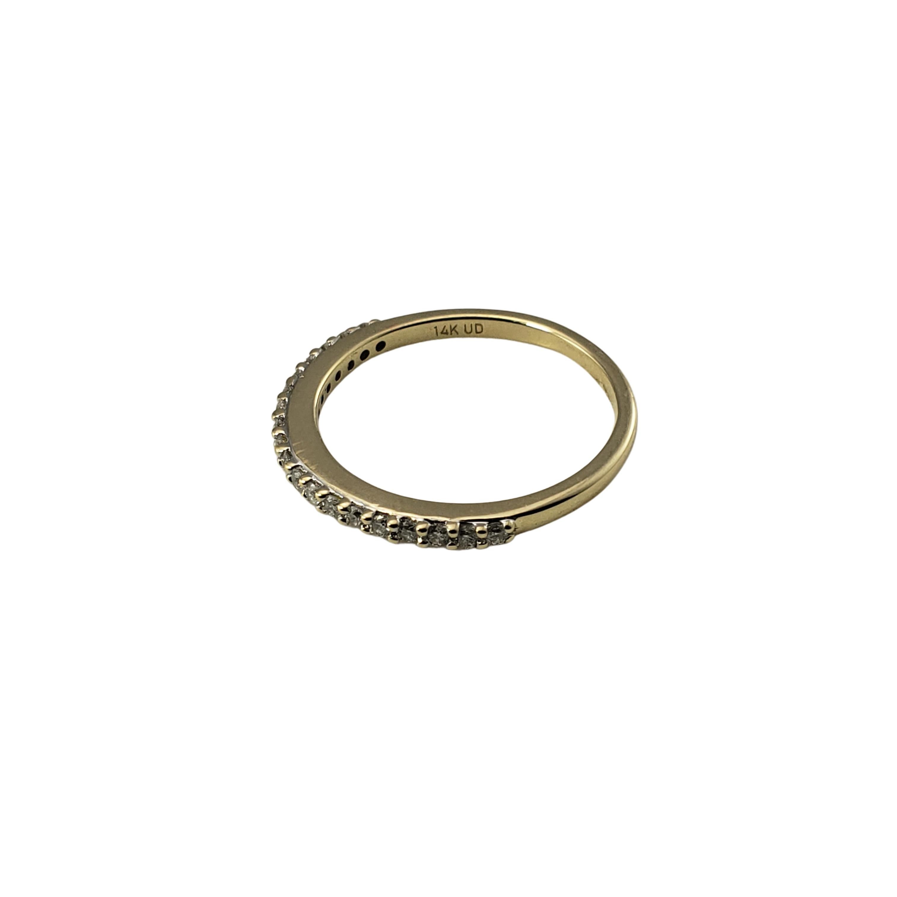 14 Yellow Gold and Diamond Wedding Band Ring In Good Condition For Sale In Washington Depot, CT