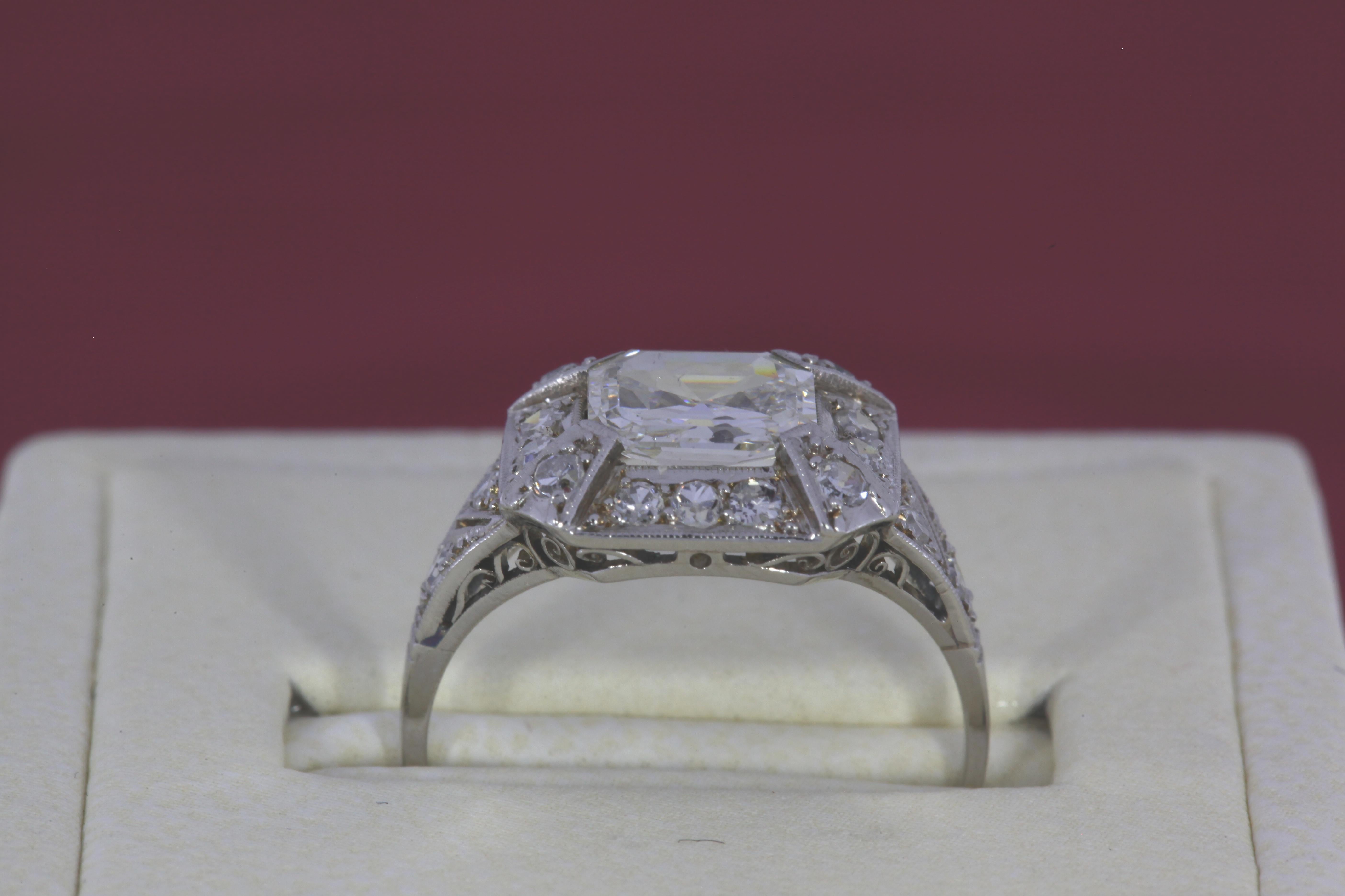Women's or Men's 1.40 Carat Art Deco Diamond and Platinum Ring For Sale