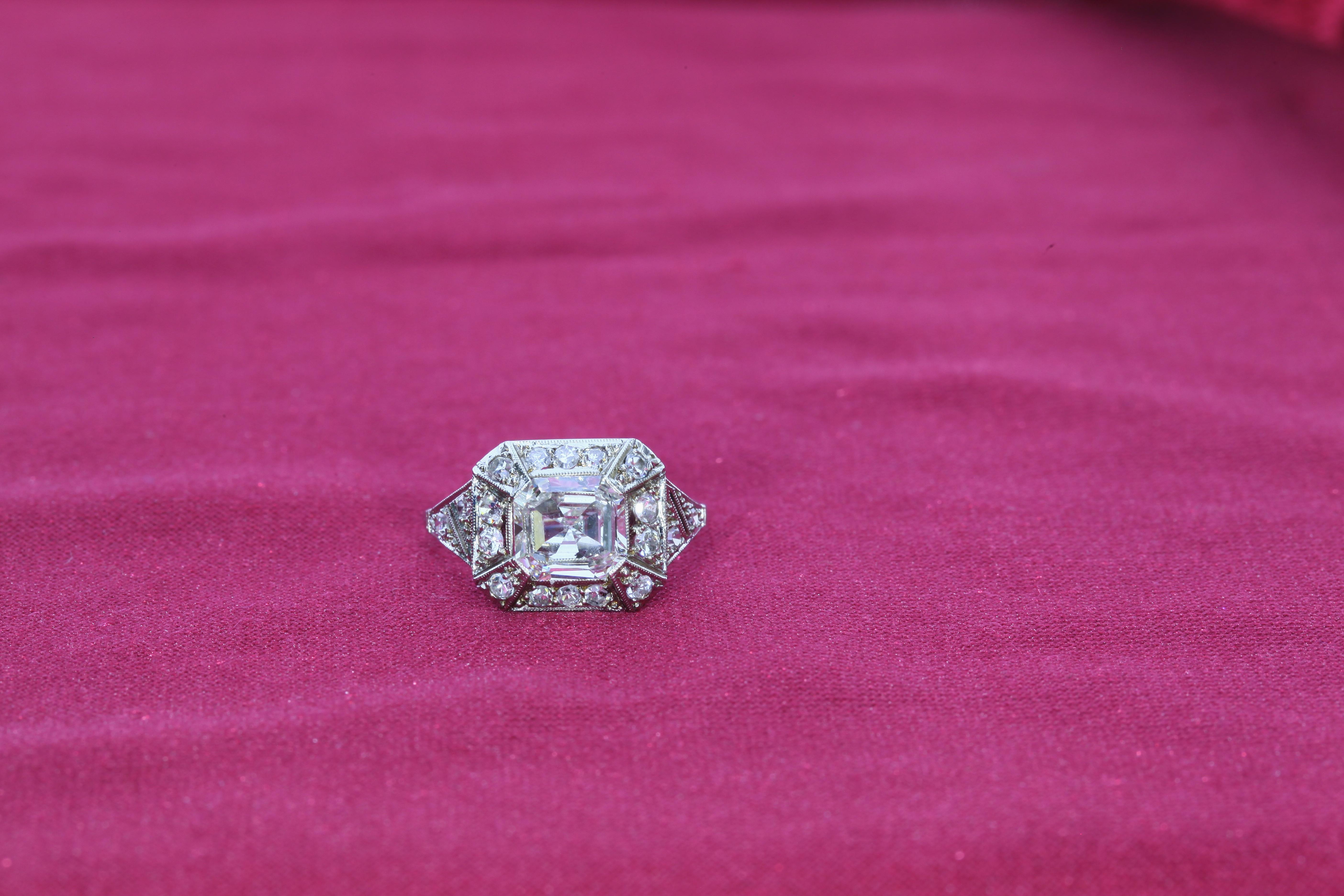 1.40 Carat Art Deco Diamond and Platinum Ring For Sale 1