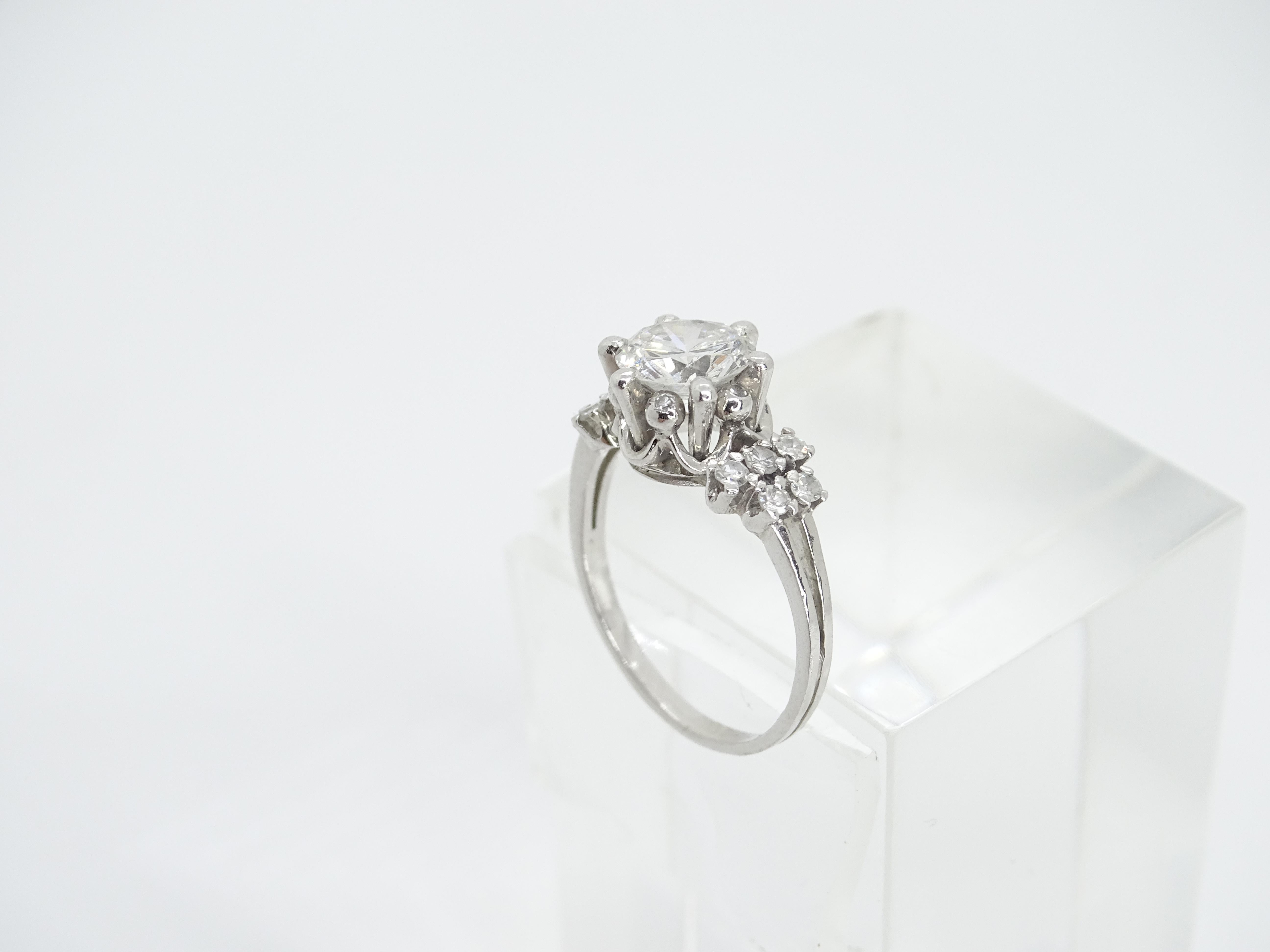 140 Carat, Art Deco Solitaire Ring Diamond and 16 Diamonds 025 Carat 4