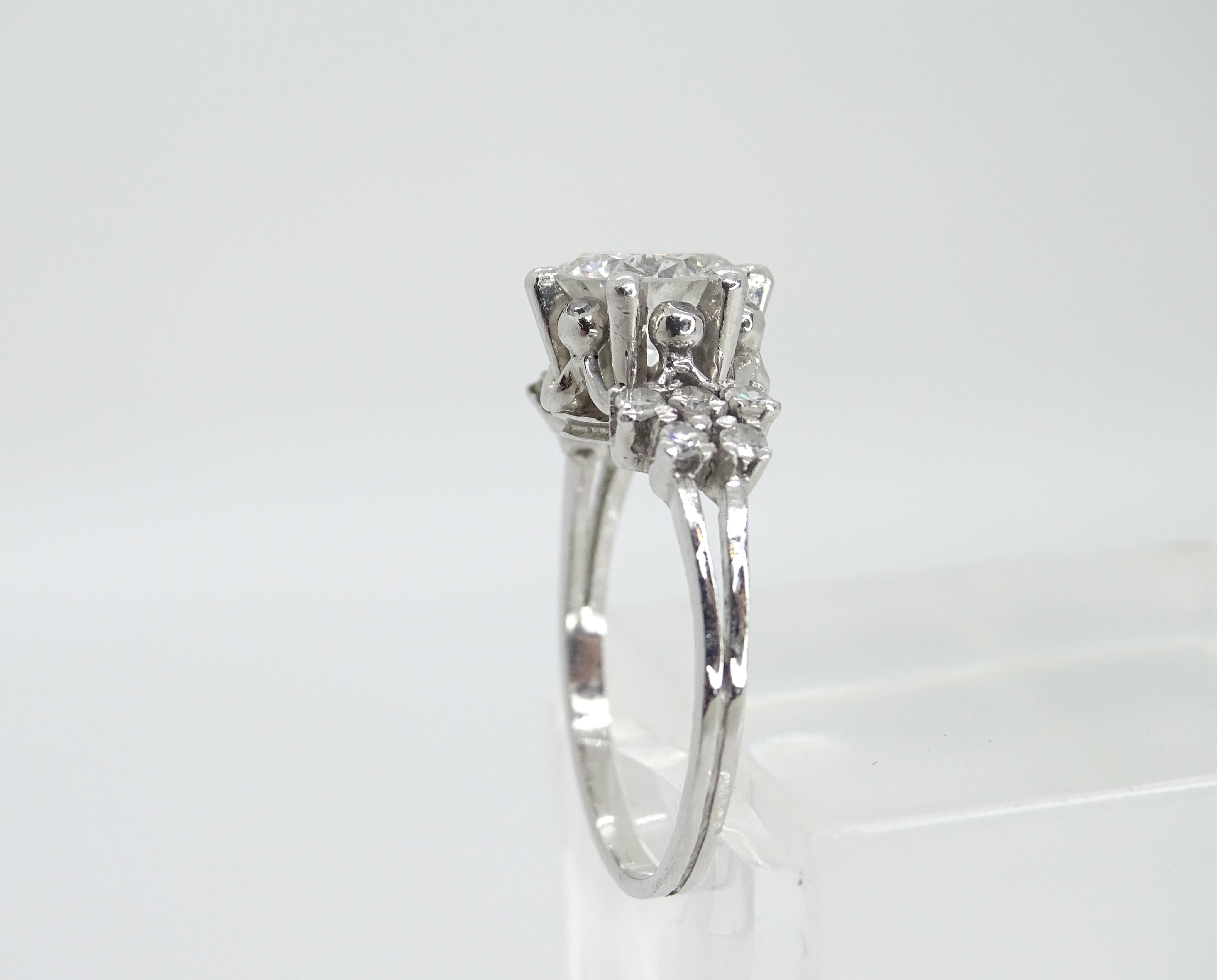 140 Carat, Art Deco Solitaire Ring Diamond and 16 Diamonds 025 Carat 6