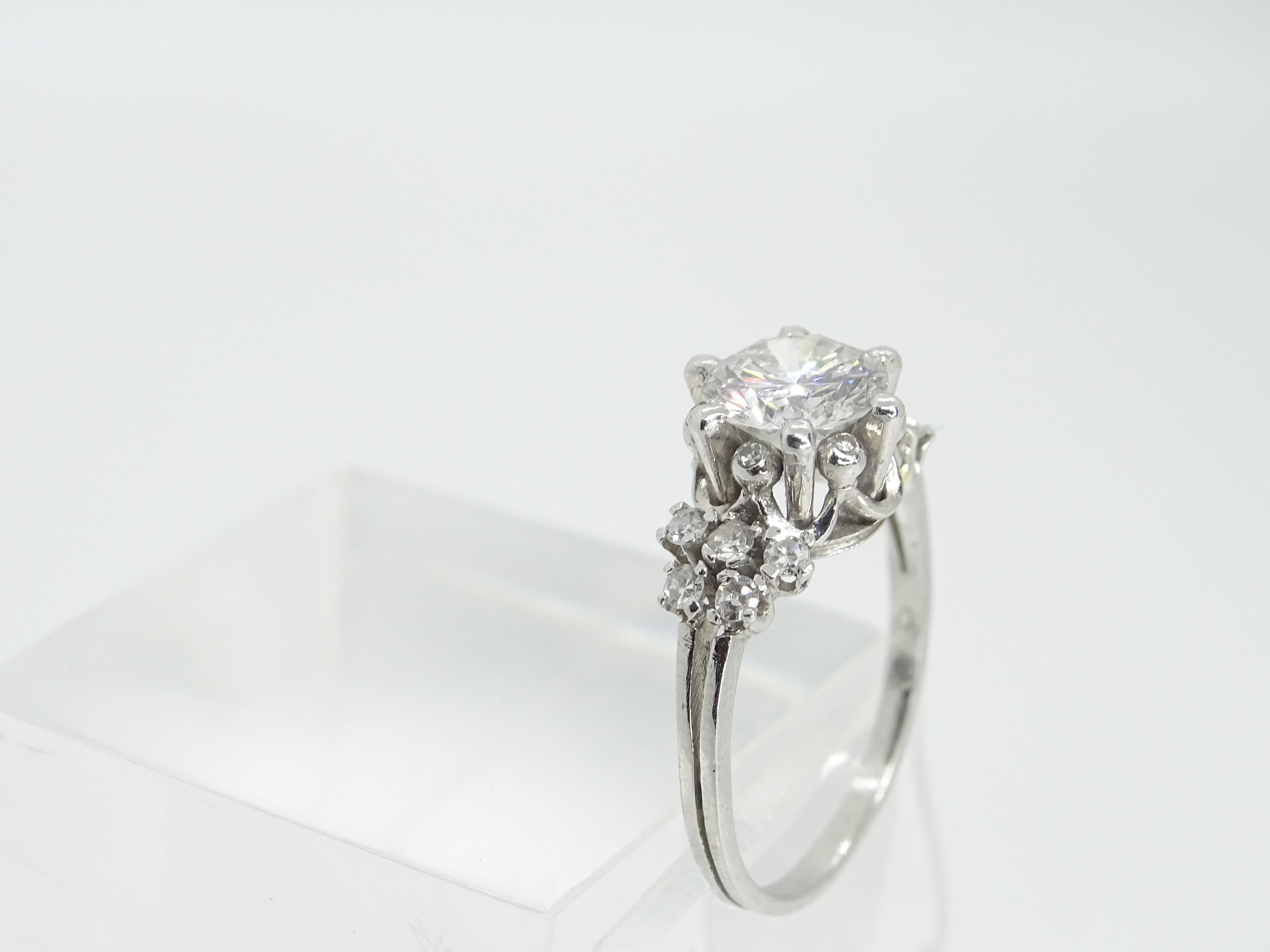 140 Carat, Art Deco Solitaire Ring Diamond and 16 Diamonds 025 Carat 8