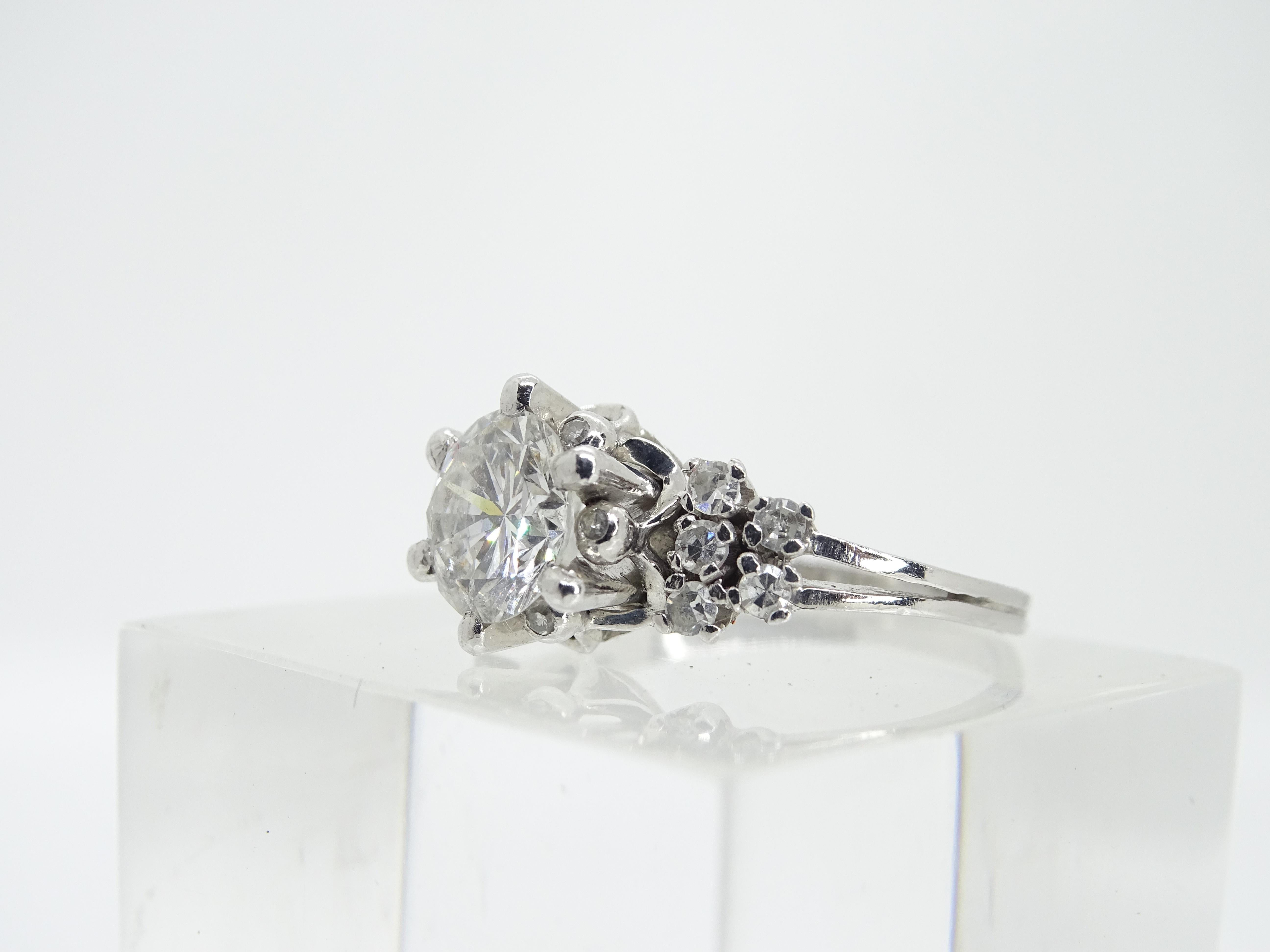 140 Carat, Art Deco Solitaire Ring Diamond and 16 Diamonds 025 Carat 12