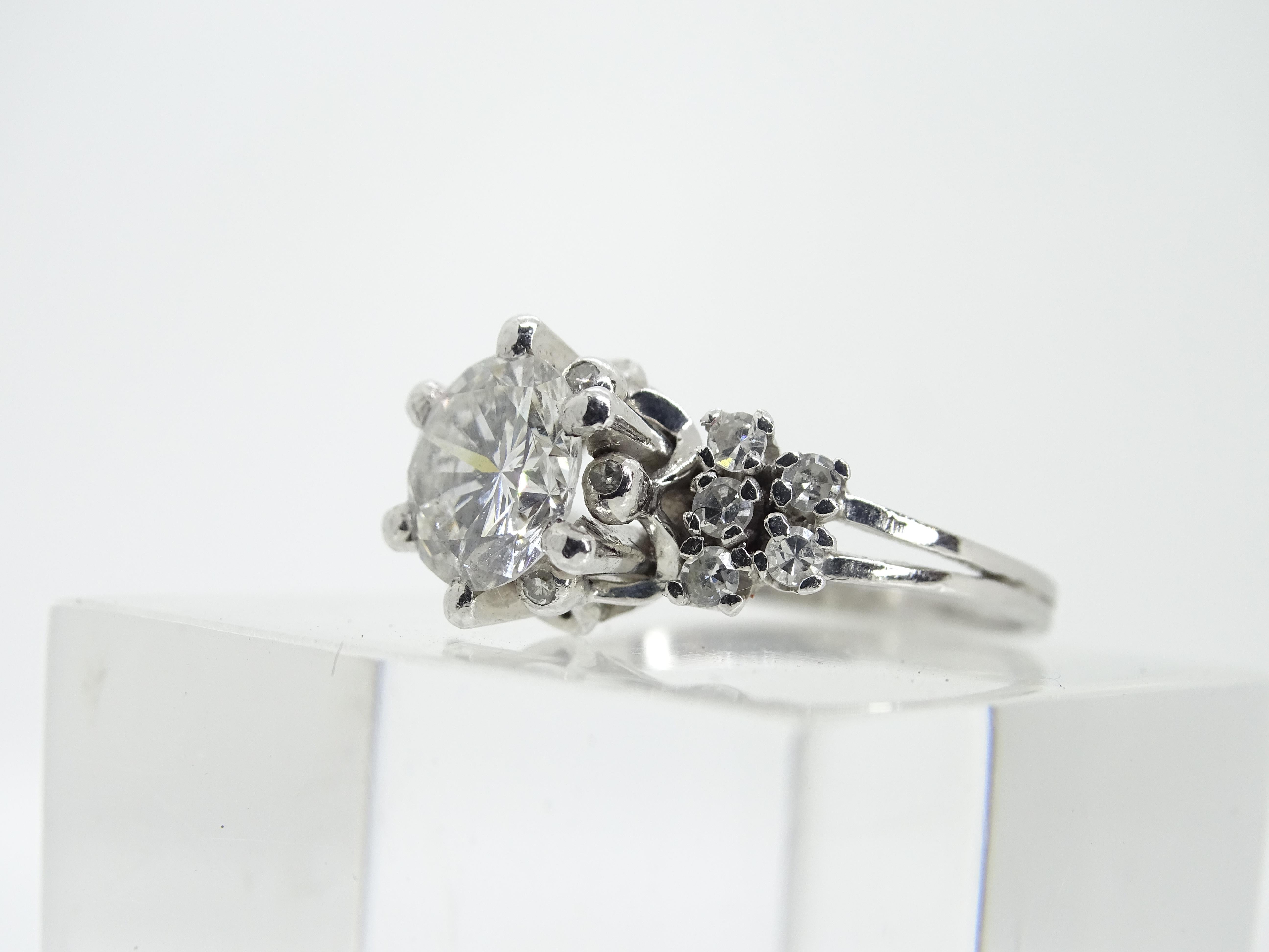 140 Carat, Art Deco Solitaire Ring Diamond and 16 Diamonds 025 Carat 13