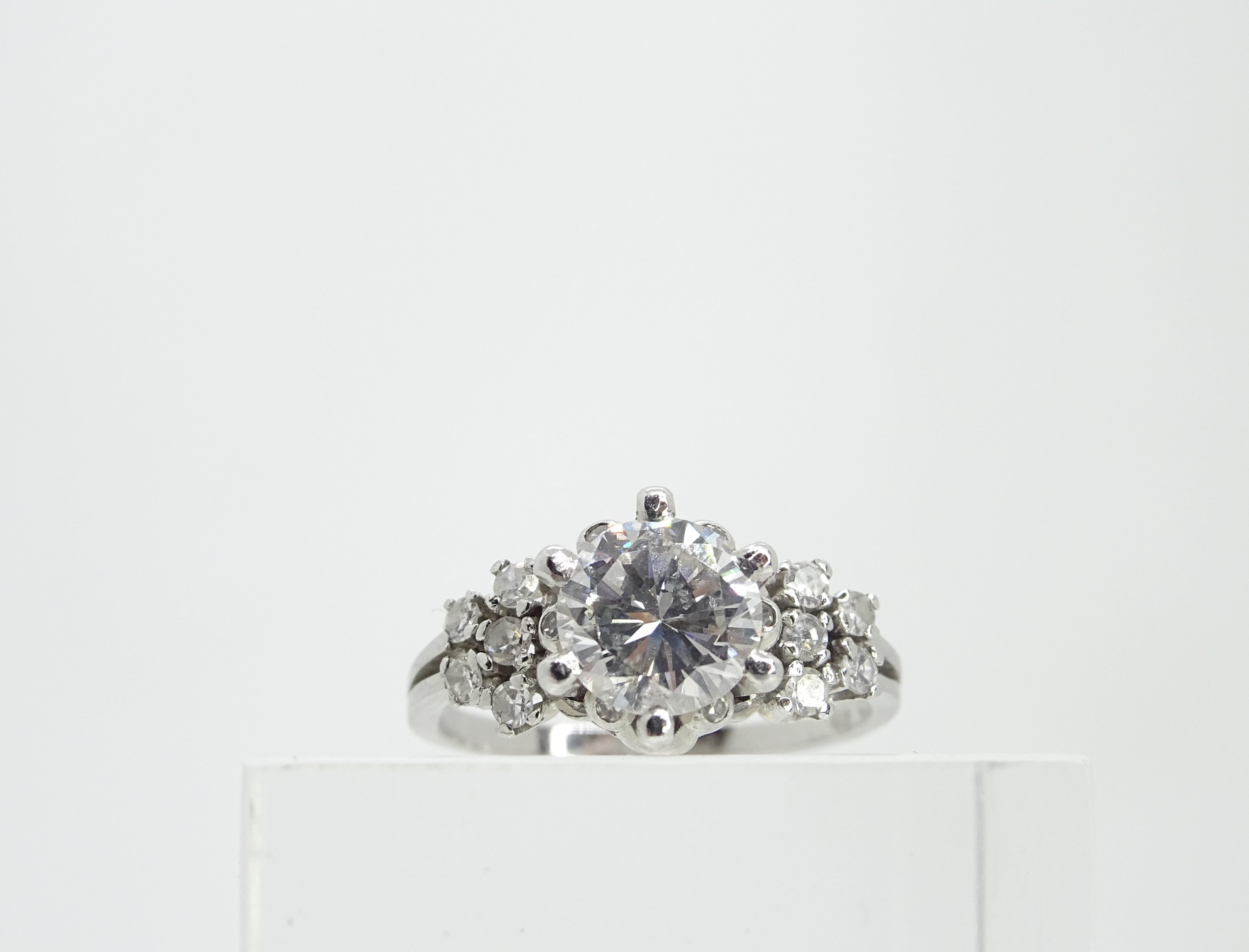 140 Carat, Art Deco Solitaire Ring Diamond and 16 Diamonds 025 Carat 2