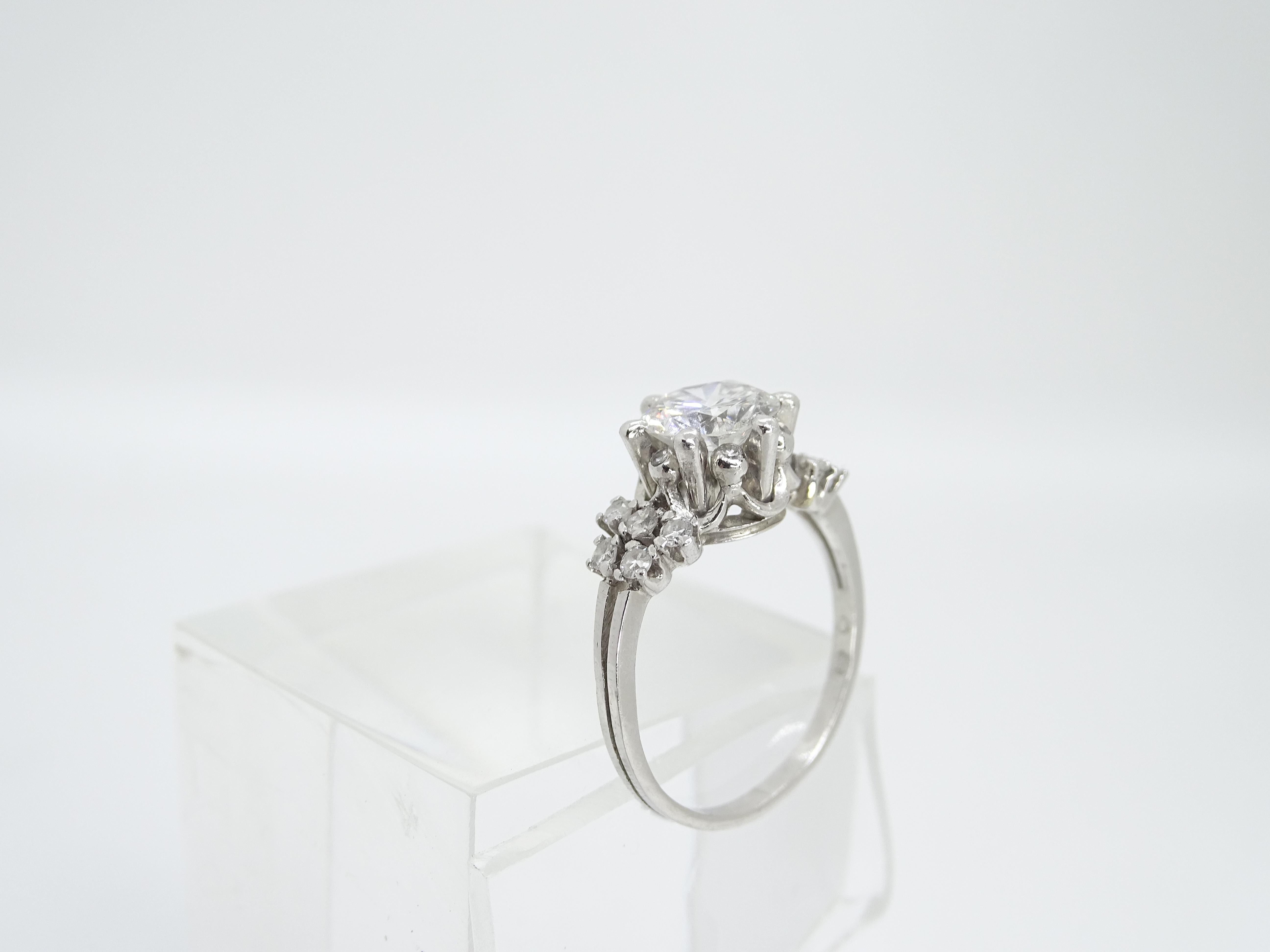 140 Carat, Art Deco Solitaire Ring Diamond and 16 Diamonds 025 Carat 3