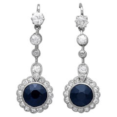 Ohrringe aus Platin mit einem basaltfarbenen Saphir von 2,60 Karat und einem Diamanten von 1,32 Karat, CIRCA 1920
