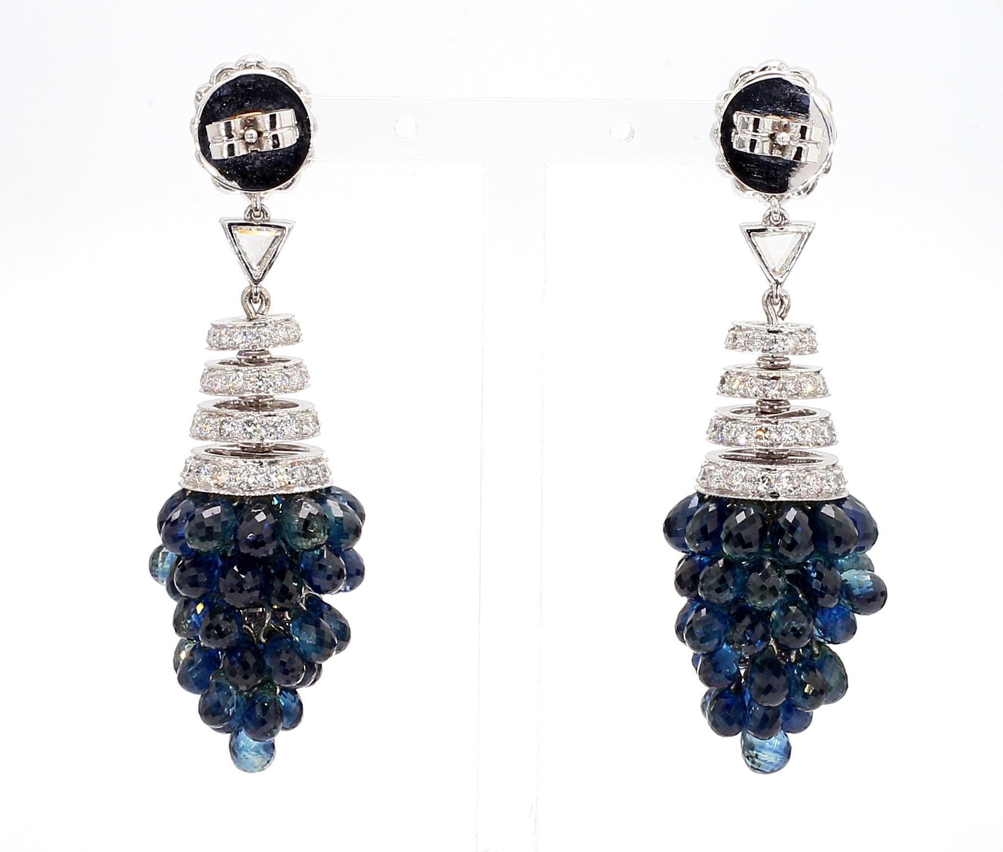 Pendientes de oro de 18 quilates con zafiro azul de 1,40 quilates y diamantes de 8,4 quilates en racimo en Nuevo estado para la venta en New York, NY