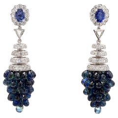 Boucles d'oreilles pendantes en or 18 carats, saphir bleu de 1,40 carat et diamants de 8,4 carats