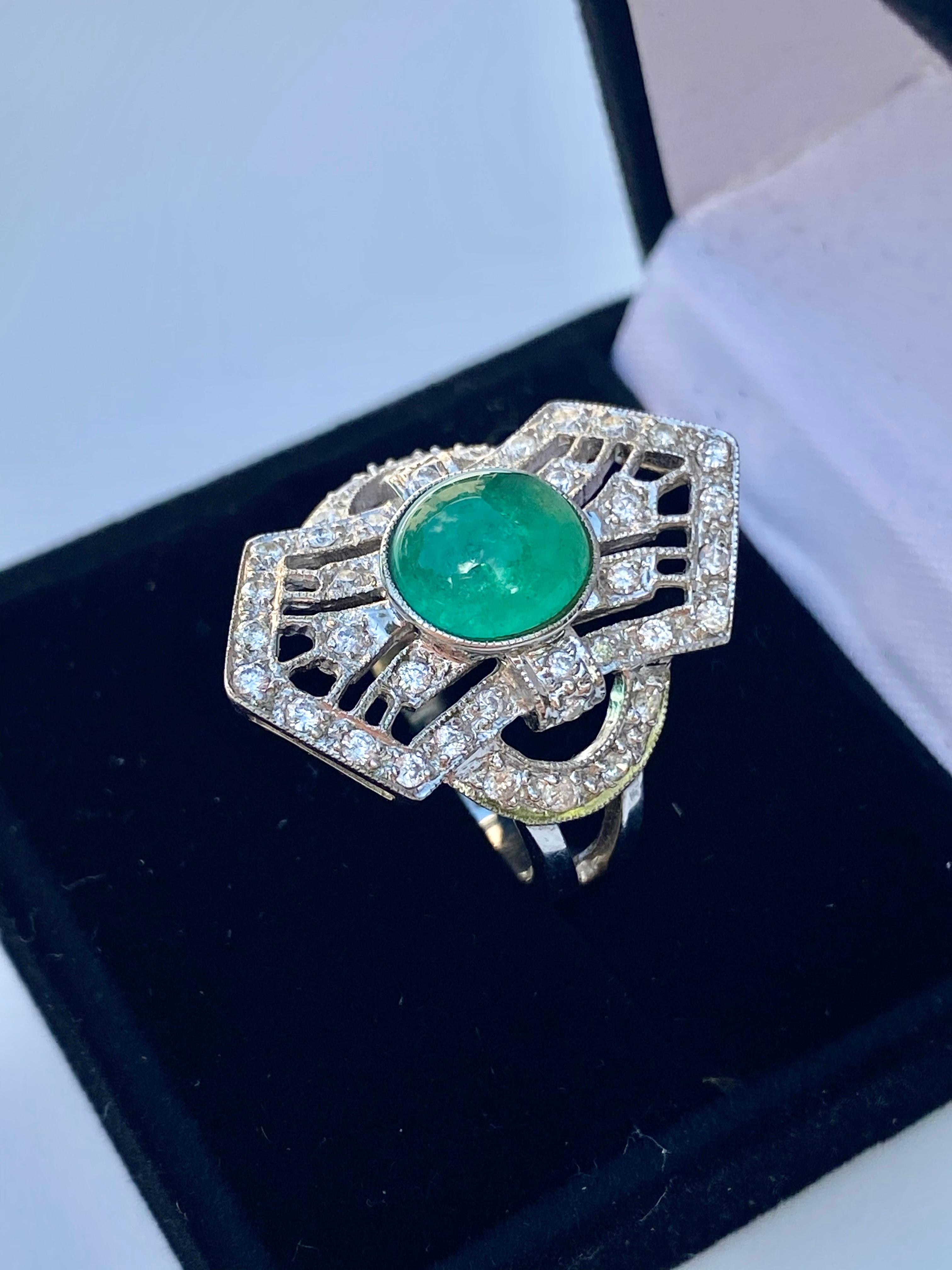 1.40 Carat Cabochon Cut Colombian Emerald, Diamond and 14 Karat White Gold Ring In New Condition In Miami, FL