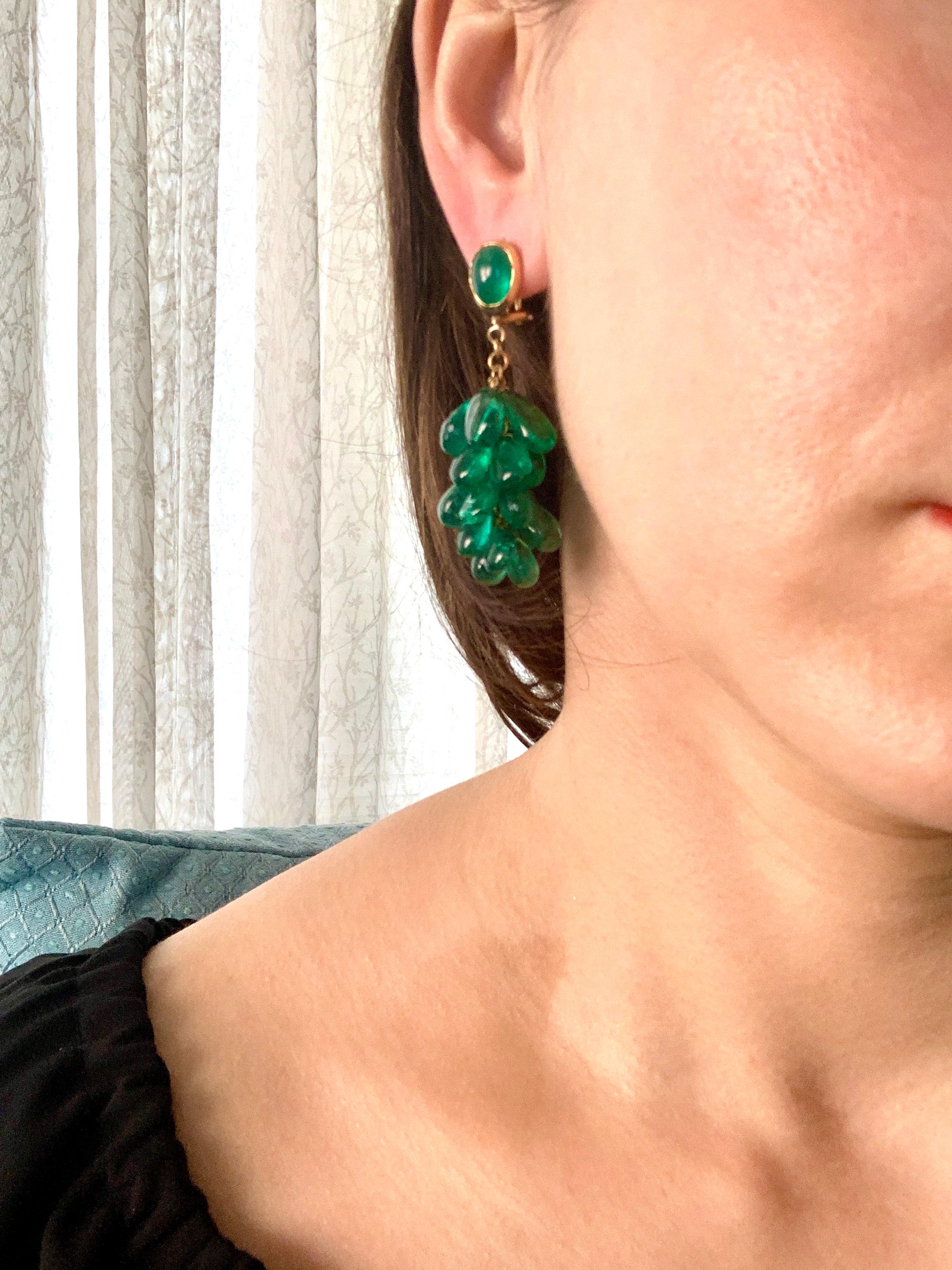 140 Carat Colombian Emerald Briolettes Hanging Drop Earrings 18 Karat Gold For Sale 5