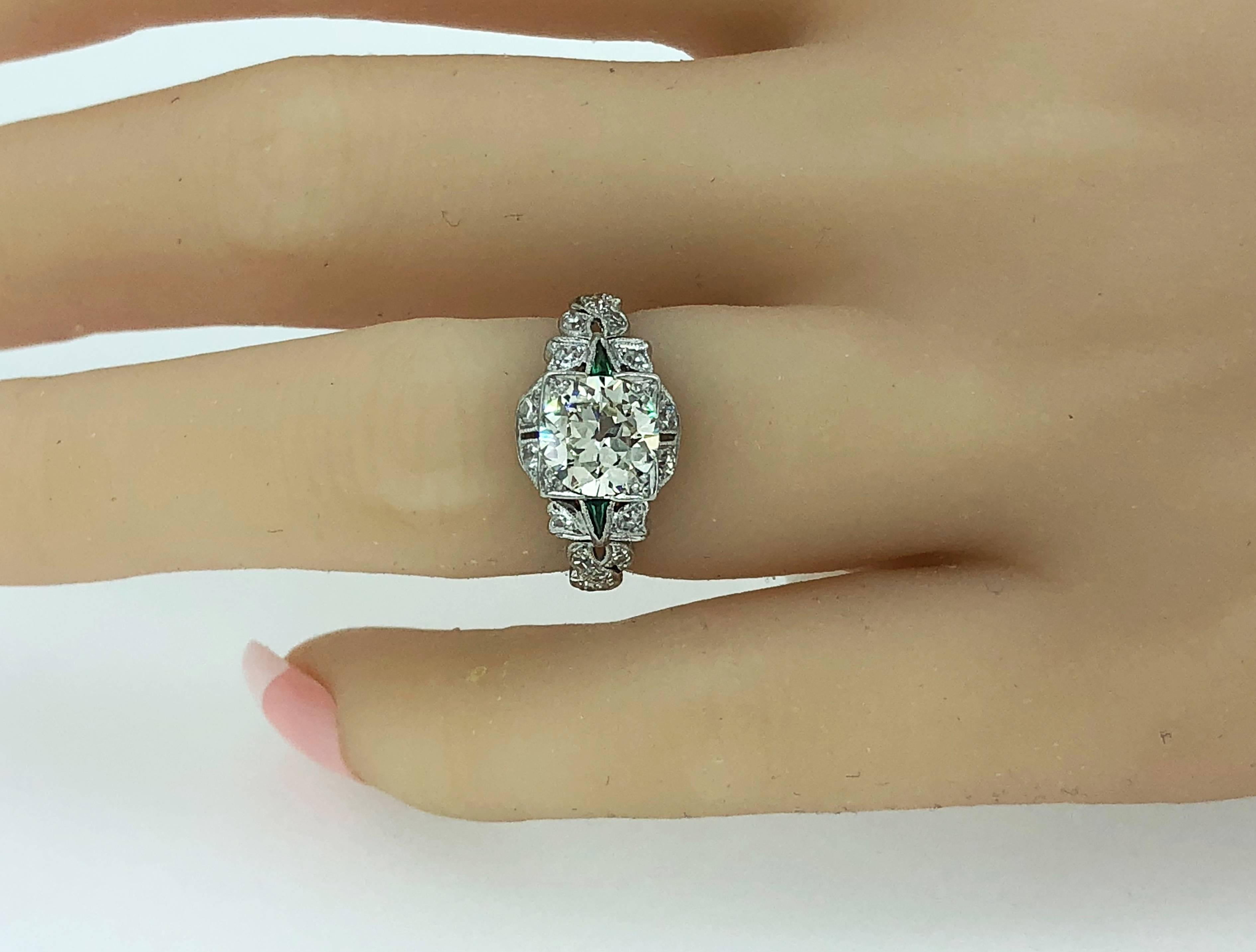 Round Cut 1.40 Carat Diamond and Emerald Edwardian Antique Engagement Ring Platinum For Sale