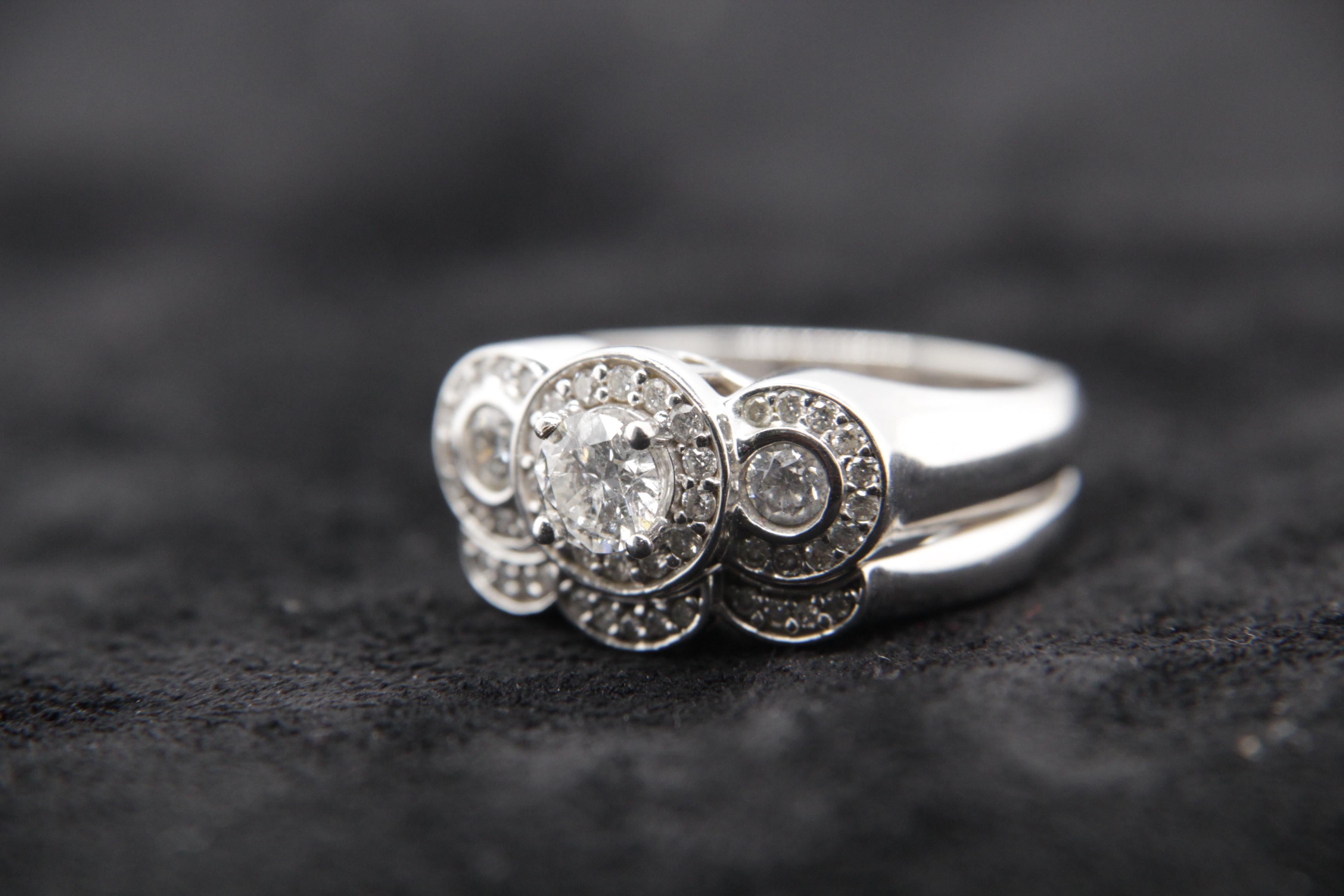 Bague en or 18 carats et diamants de 1,40 carat en vente 5