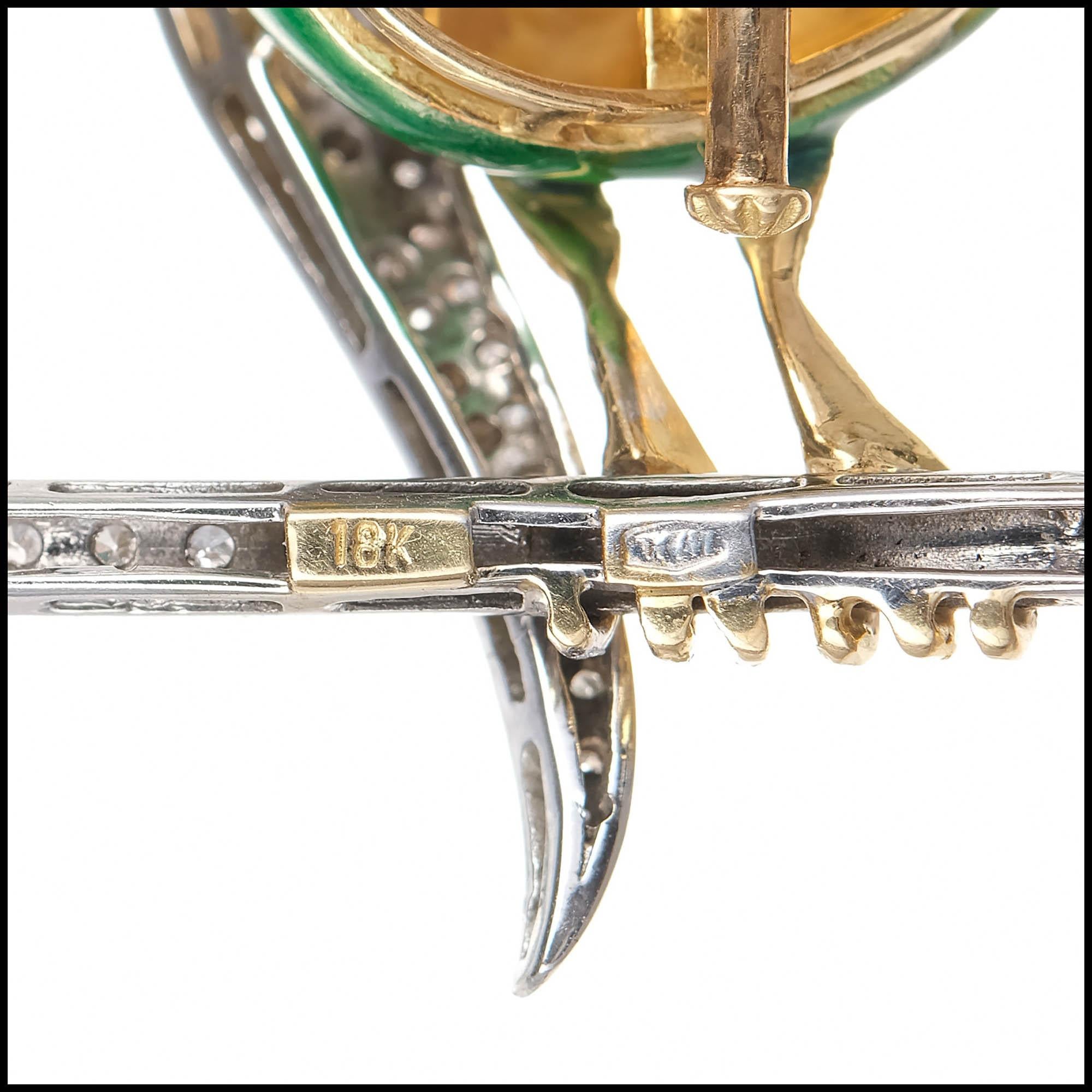 Broche toucan en or bicolore avec diamants de 1,40 carat, rubis et émail Pour femmes en vente